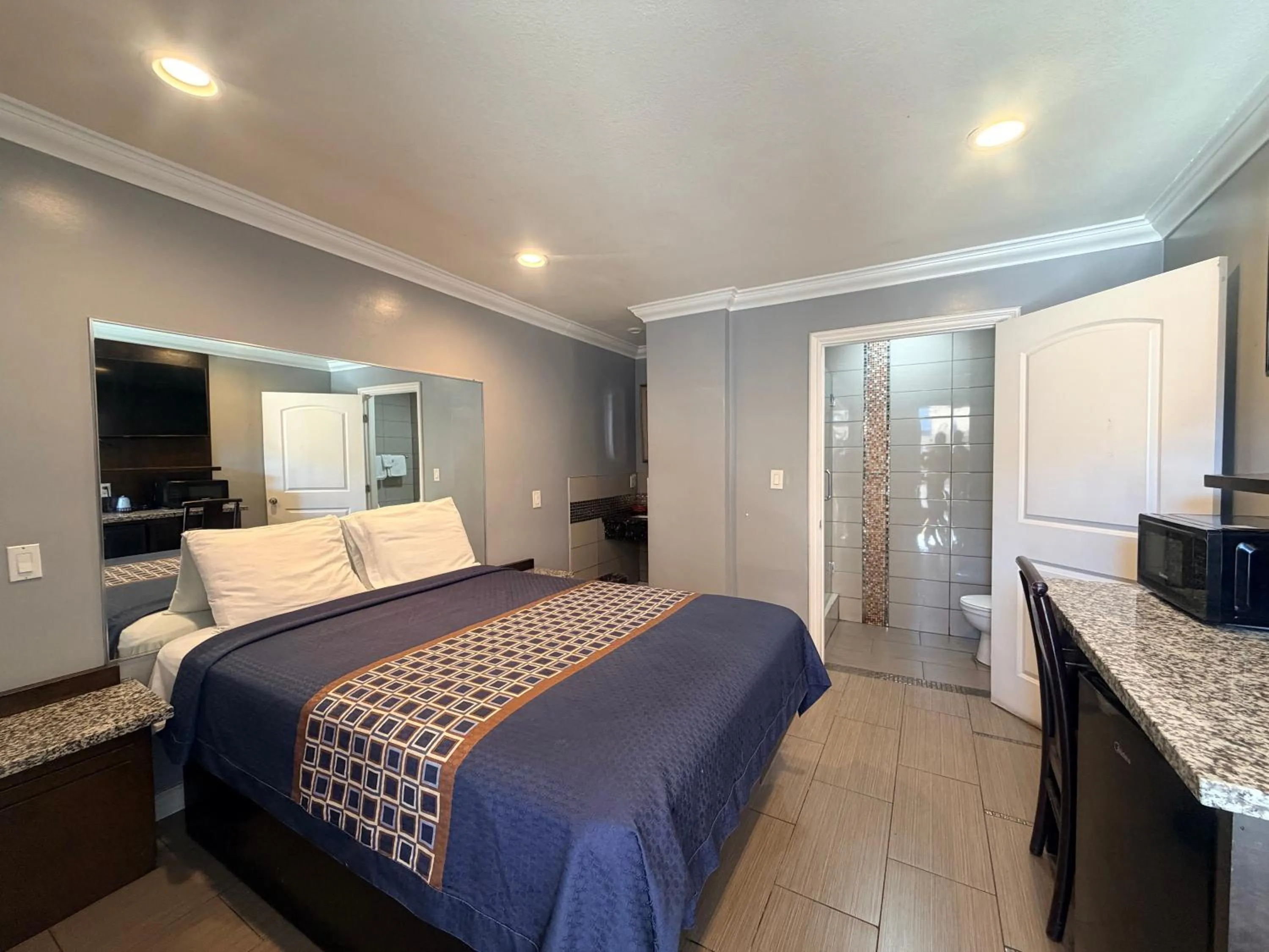 Bed in Stallion Motel Los Angeles