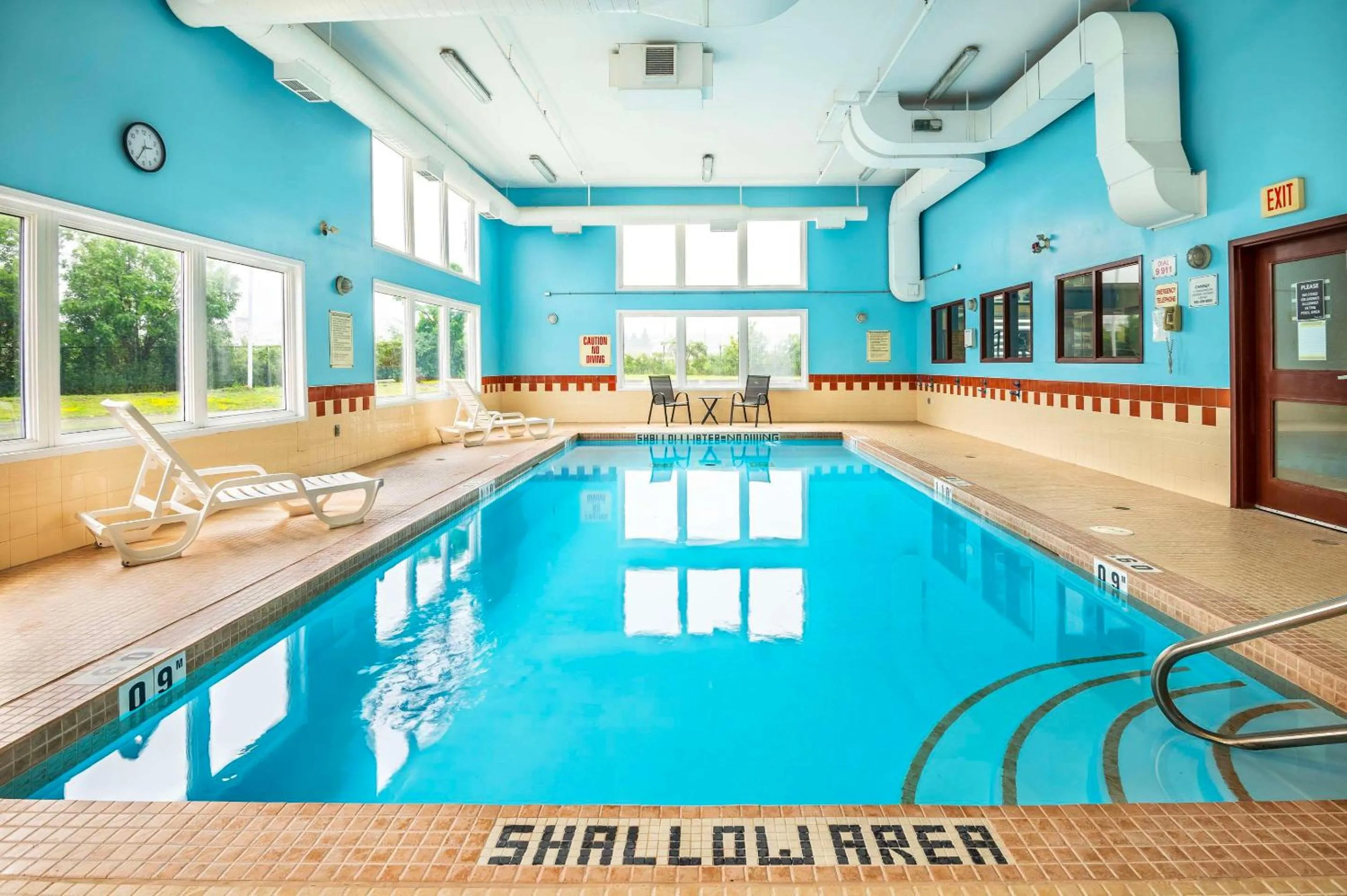 Swimming pool in Quality Inn & Suites