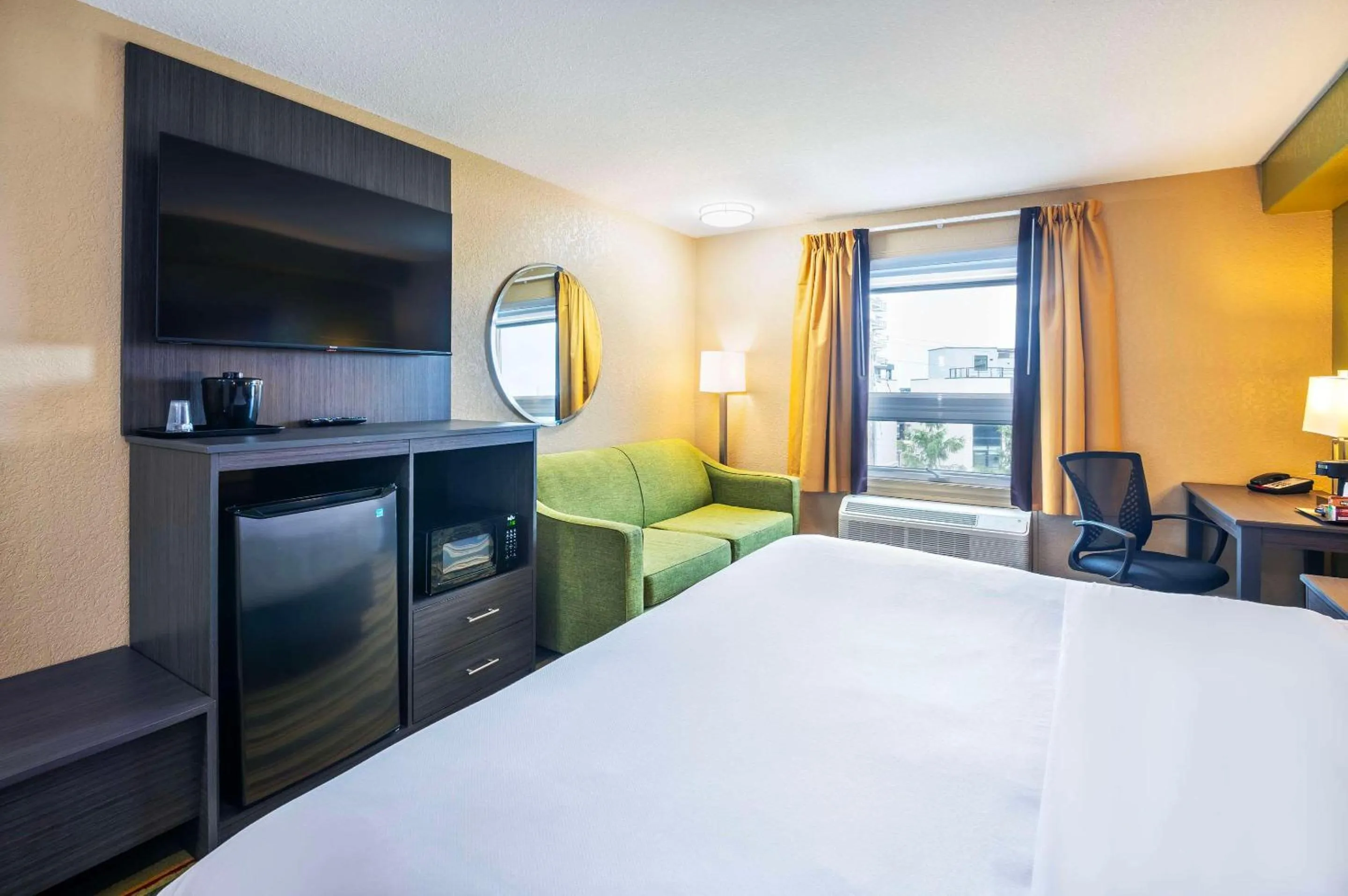 Bedroom, Bed in Quality Inn & Suites