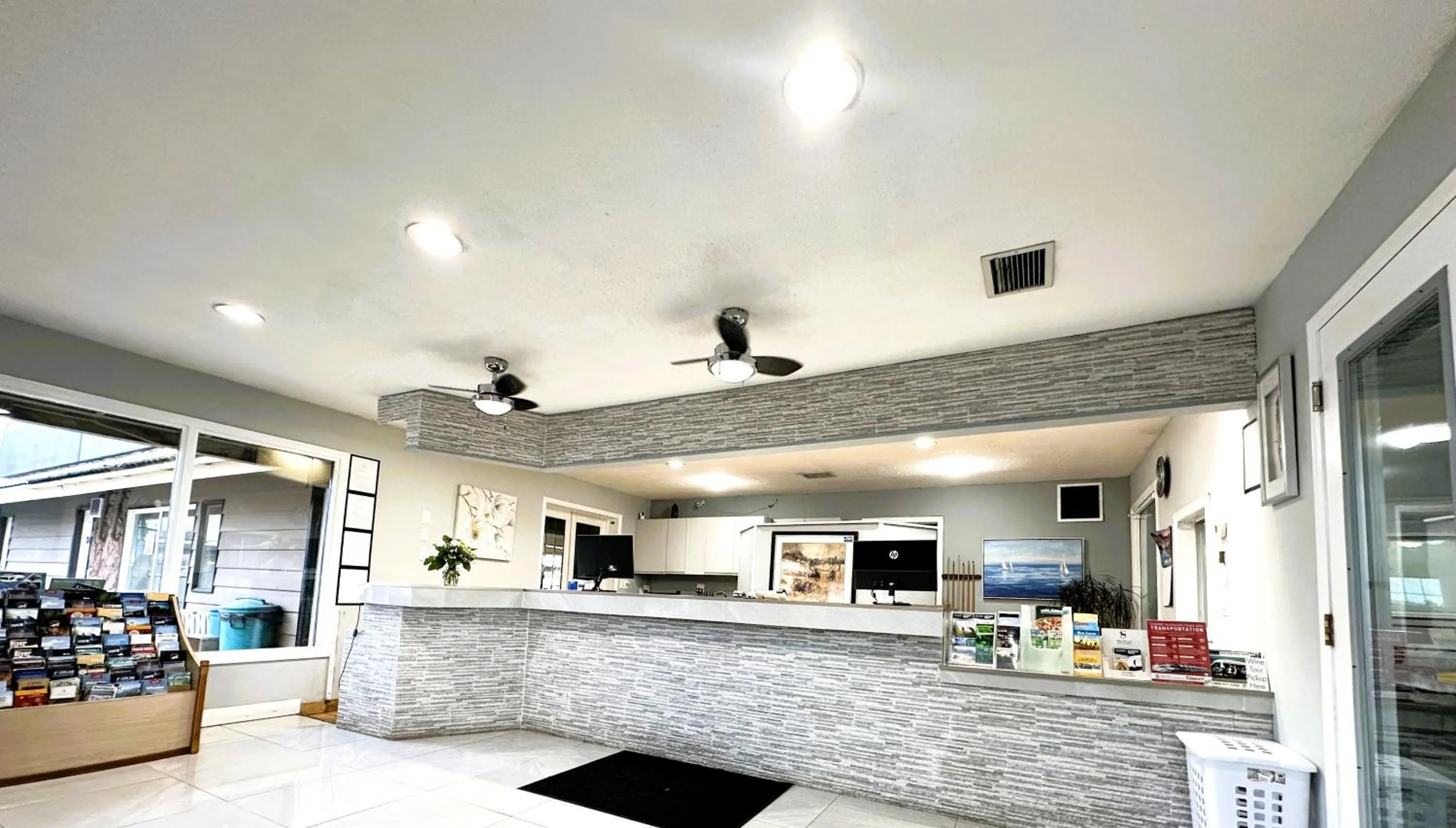 Lobby or reception in Okanagan Seasons Resort