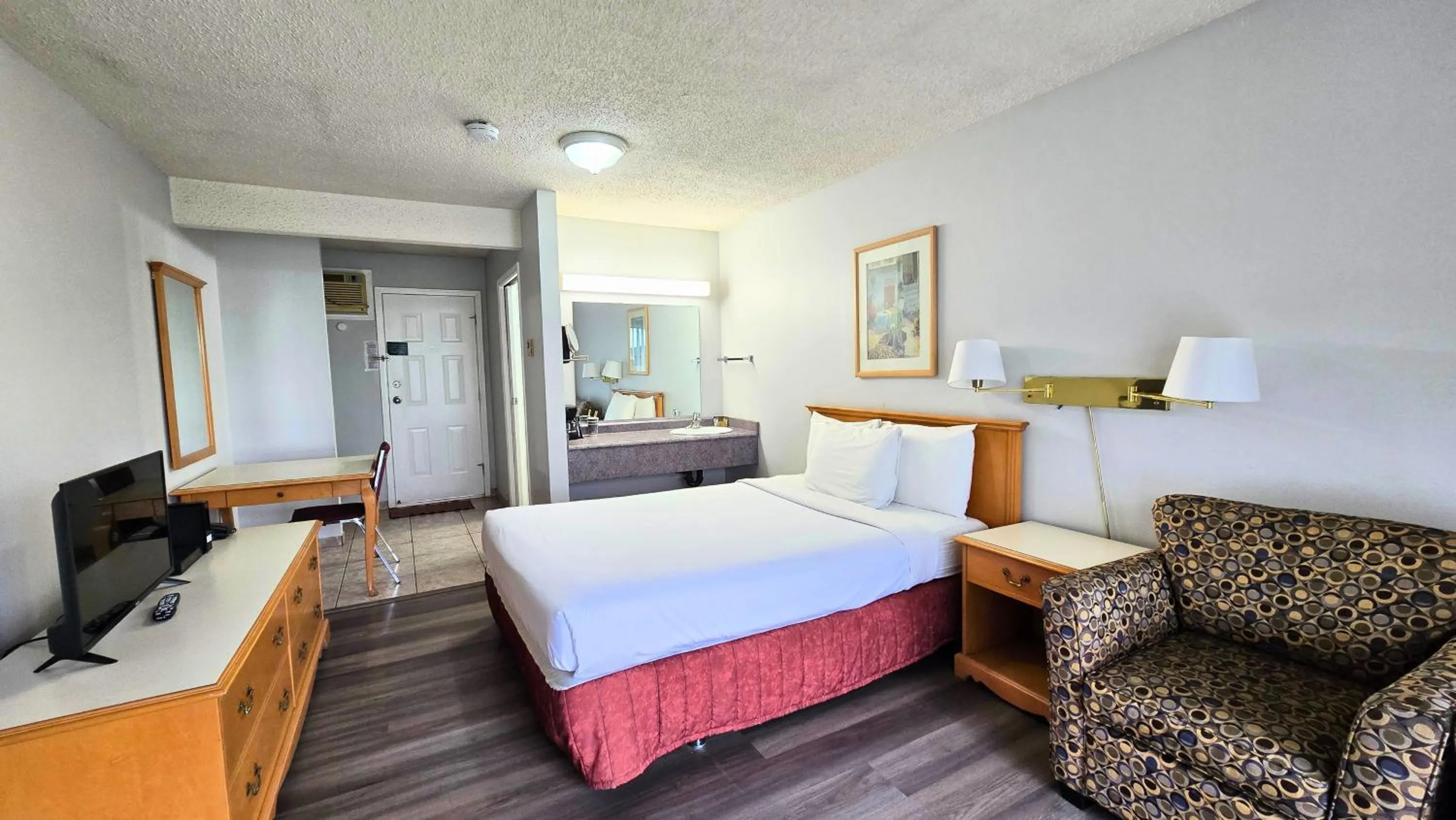 Bedroom, Bed in Okanagan Seasons Resort