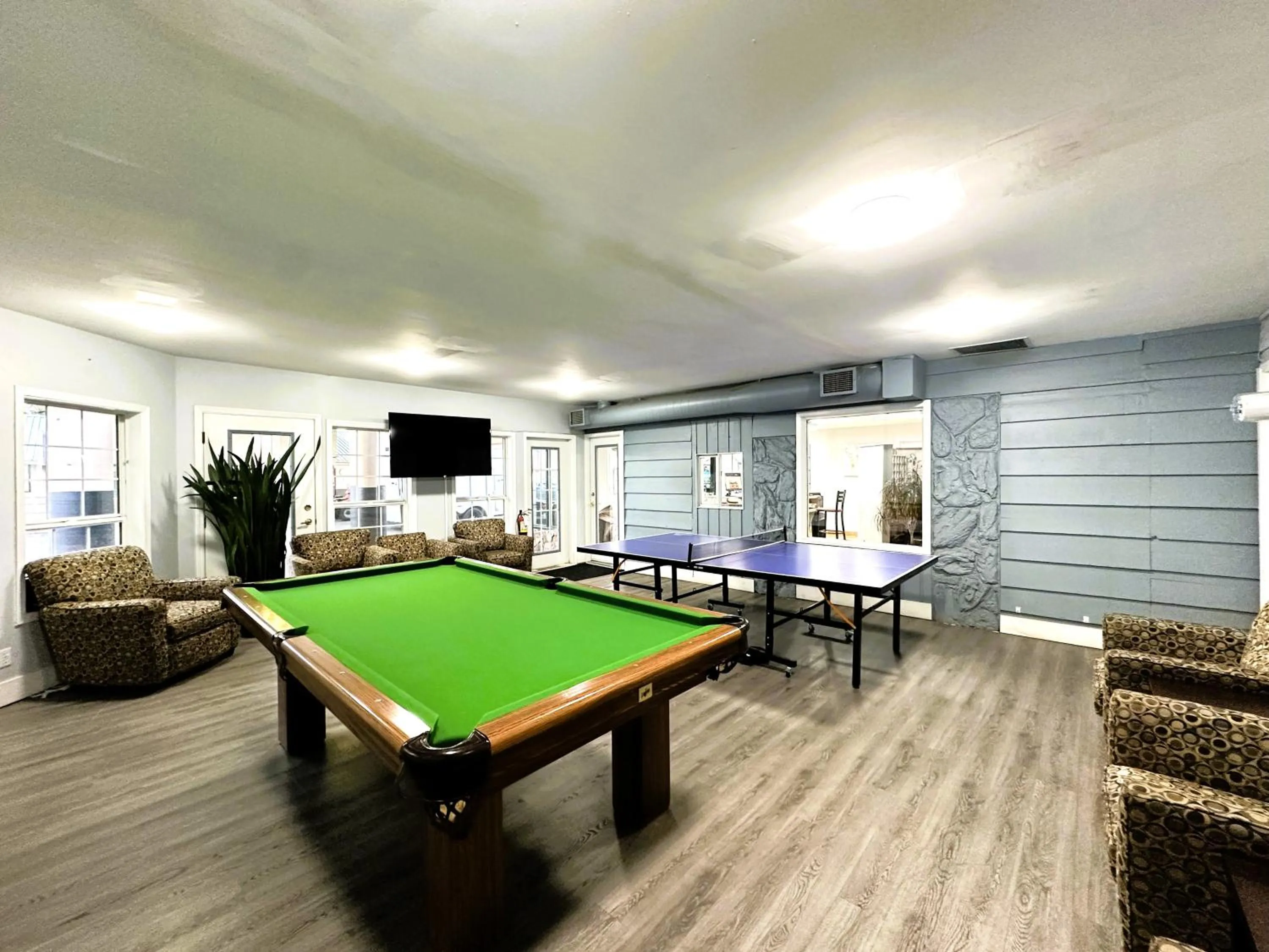 Lobby or reception in Okanagan Seasons Resort