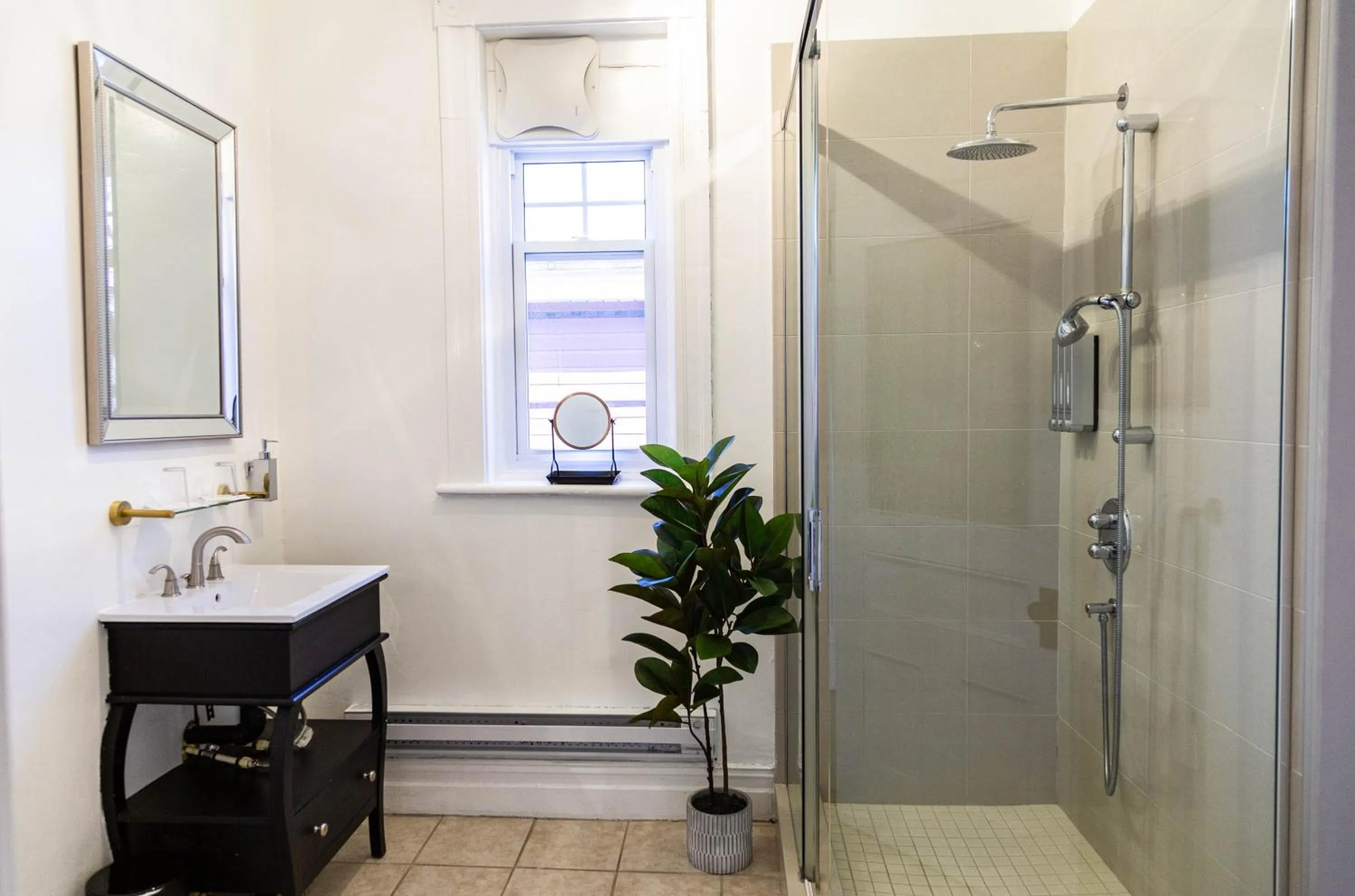 Bathroom in Manoir Becancourt Hotel