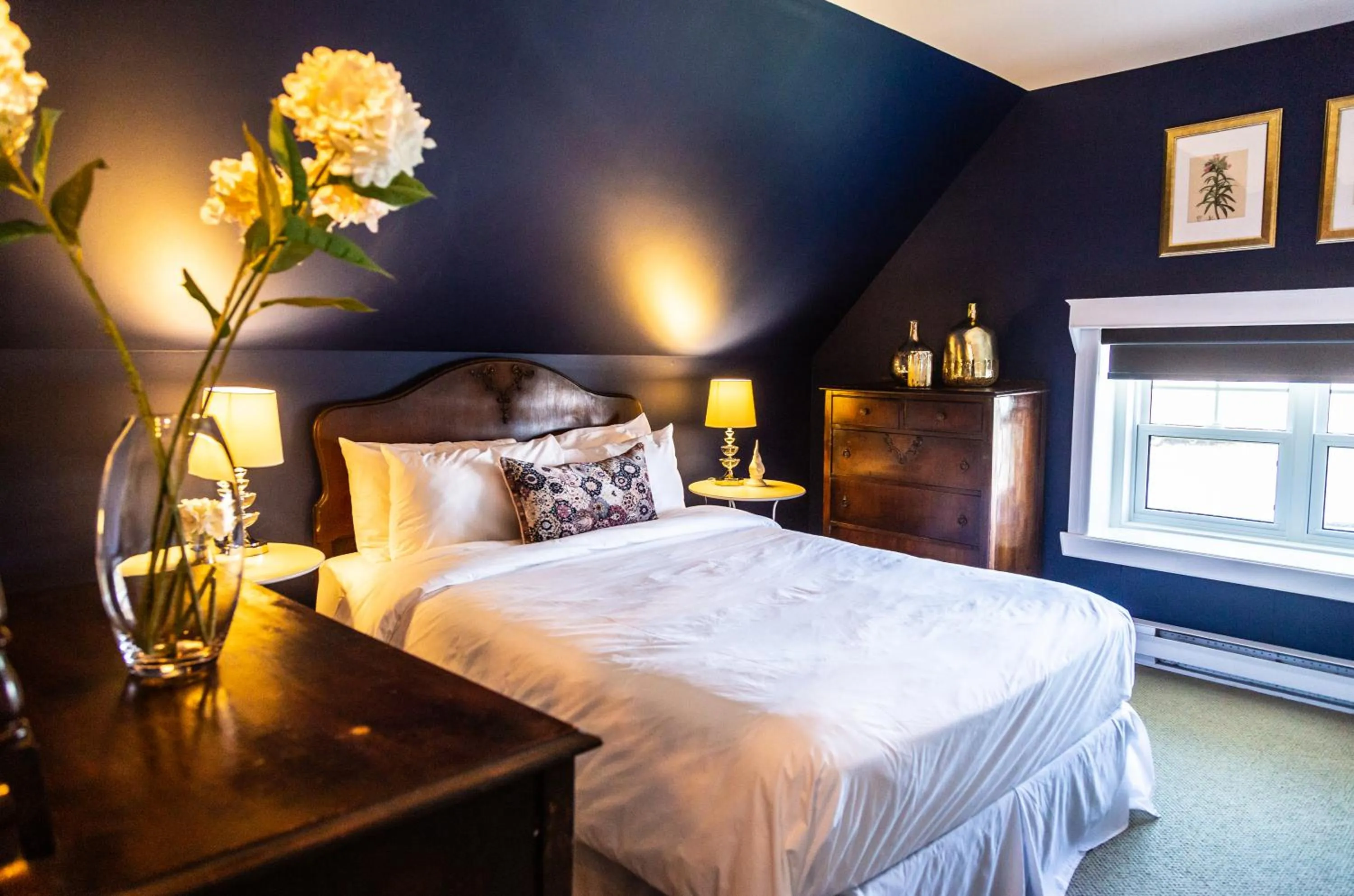 Bed in Manoir Becancourt Hotel