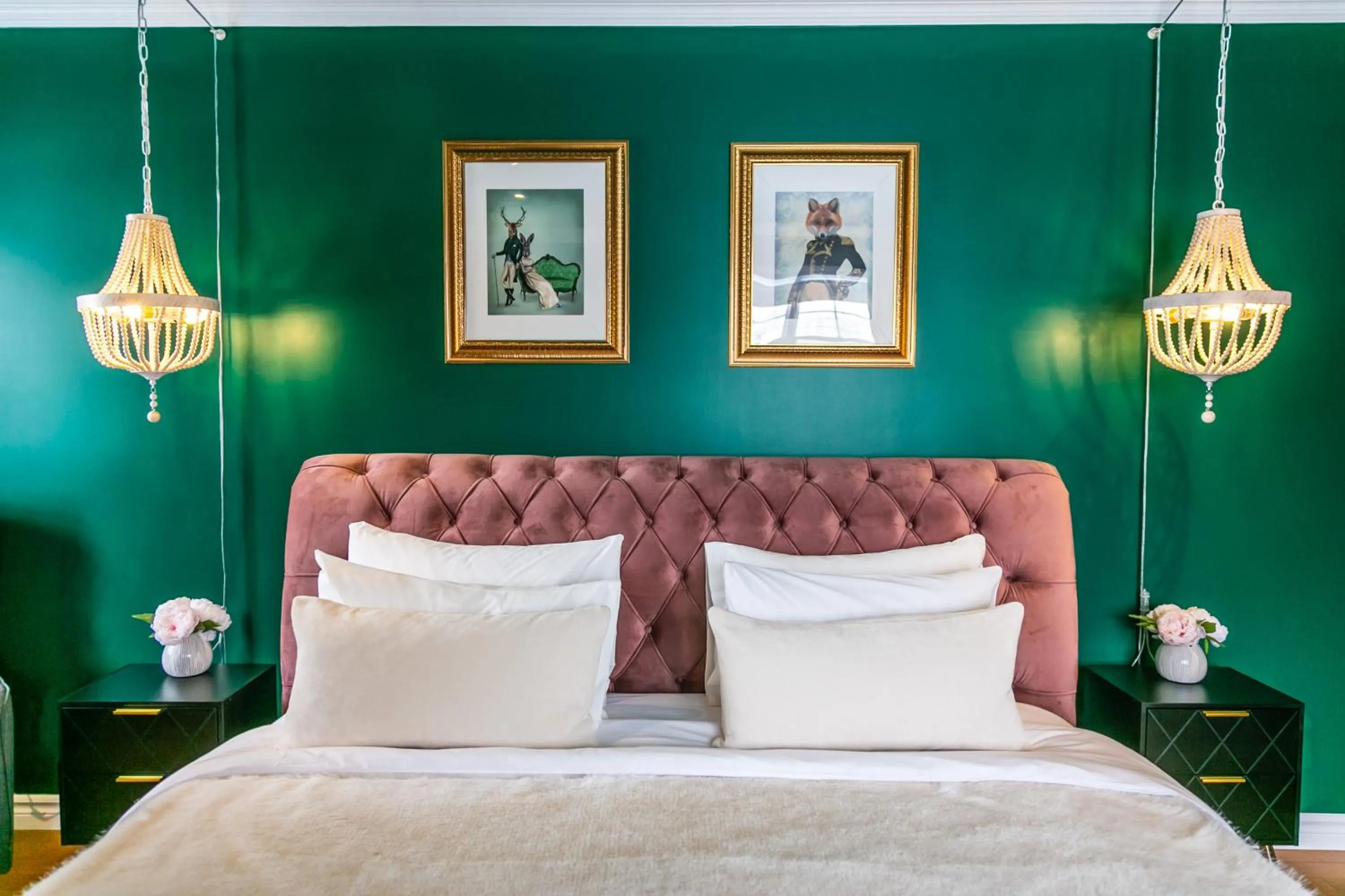 Bed in Manoir Becancourt Hotel