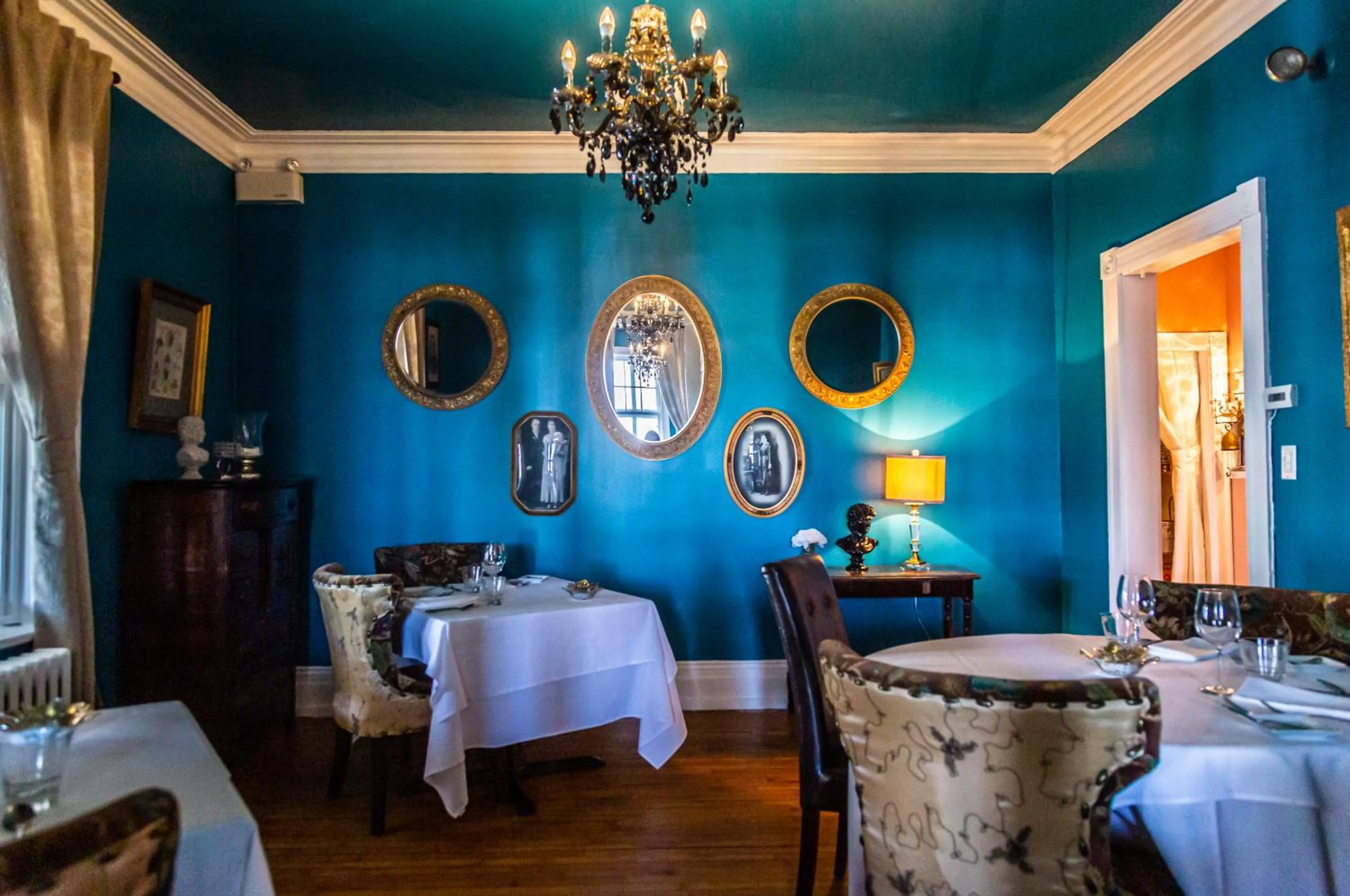 Restaurant/places to eat in Manoir Becancourt Hotel