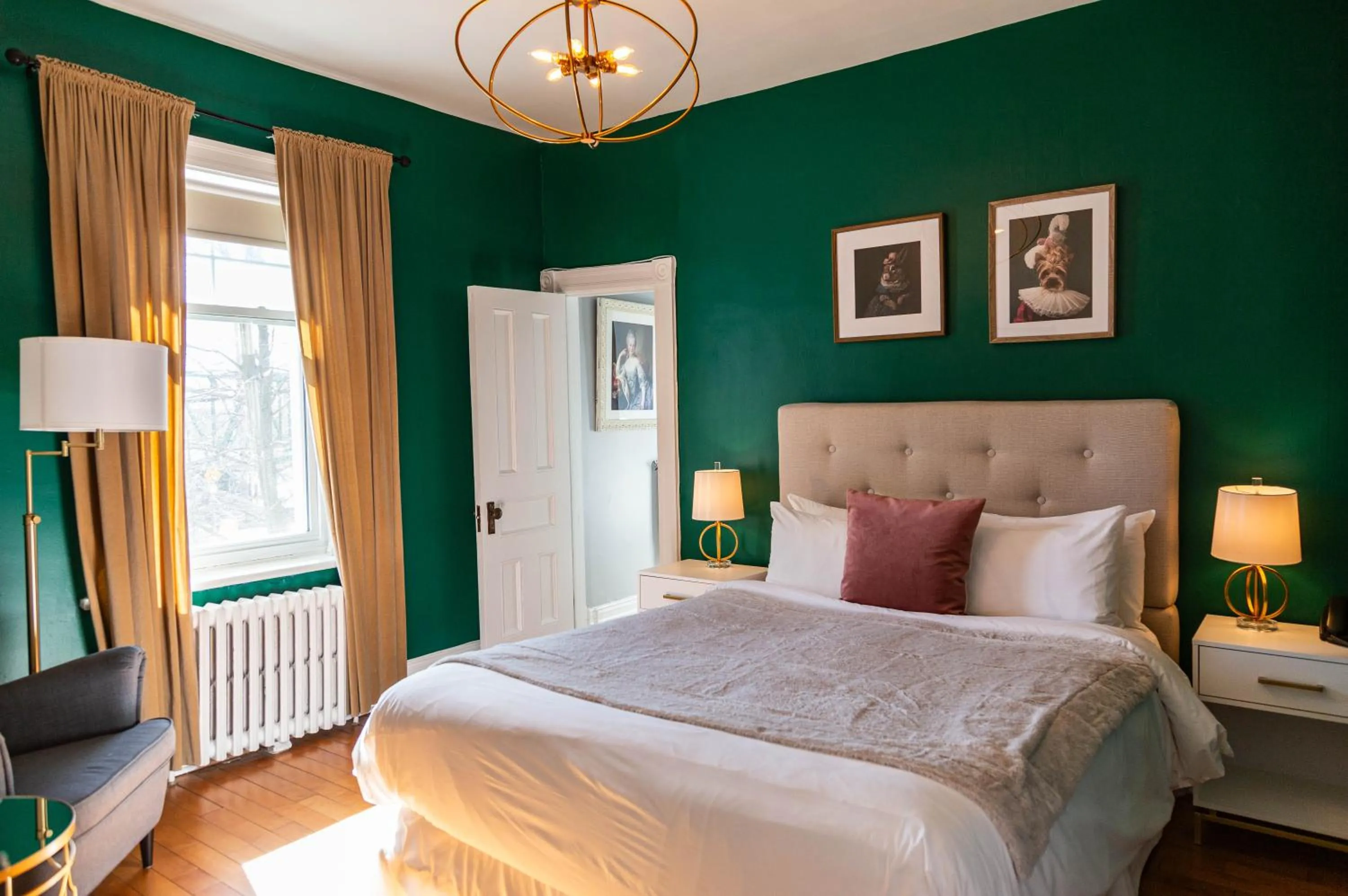 Bed in Manoir Becancourt Hotel