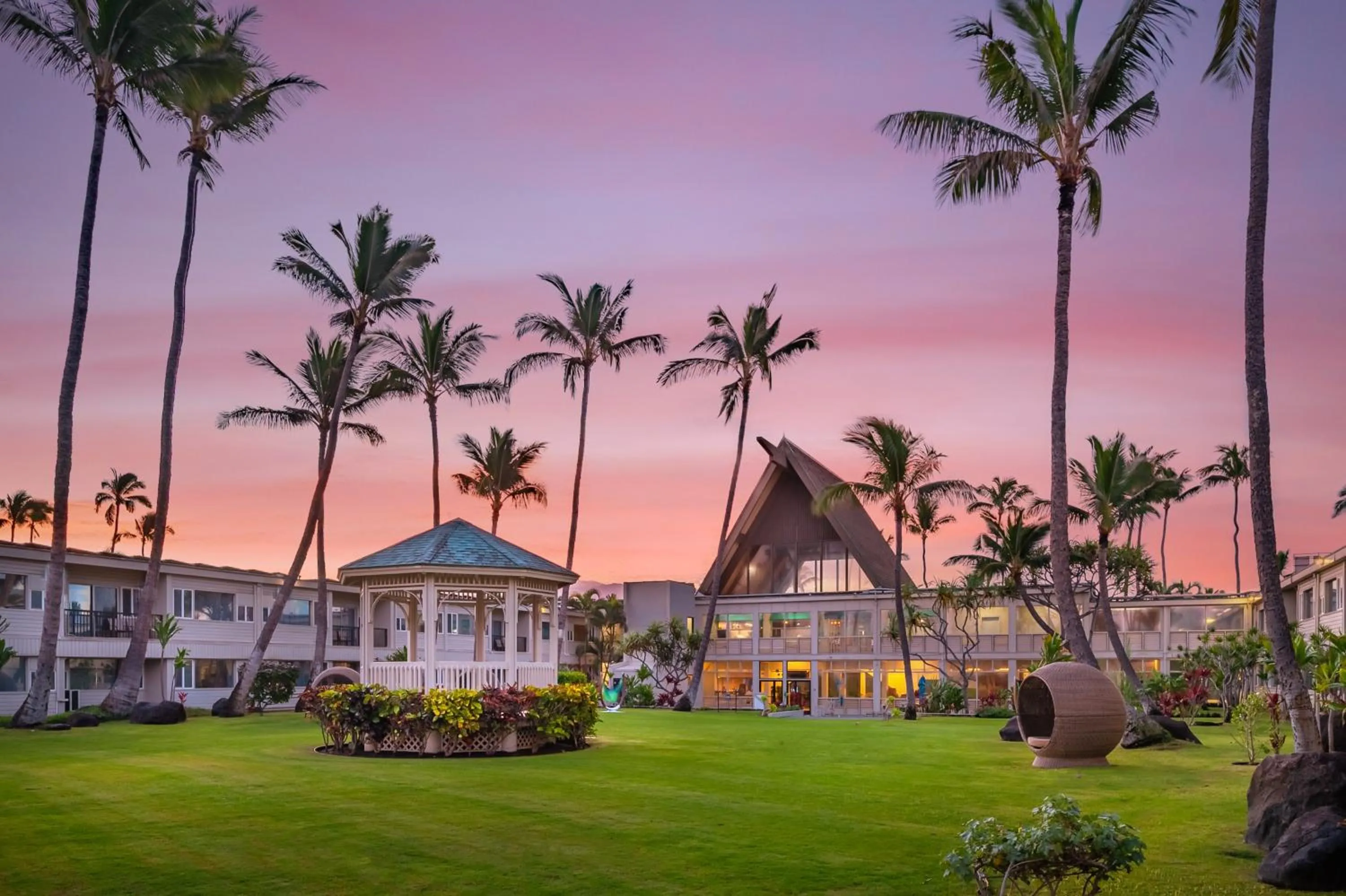 Property building in Maui Beach Hotel