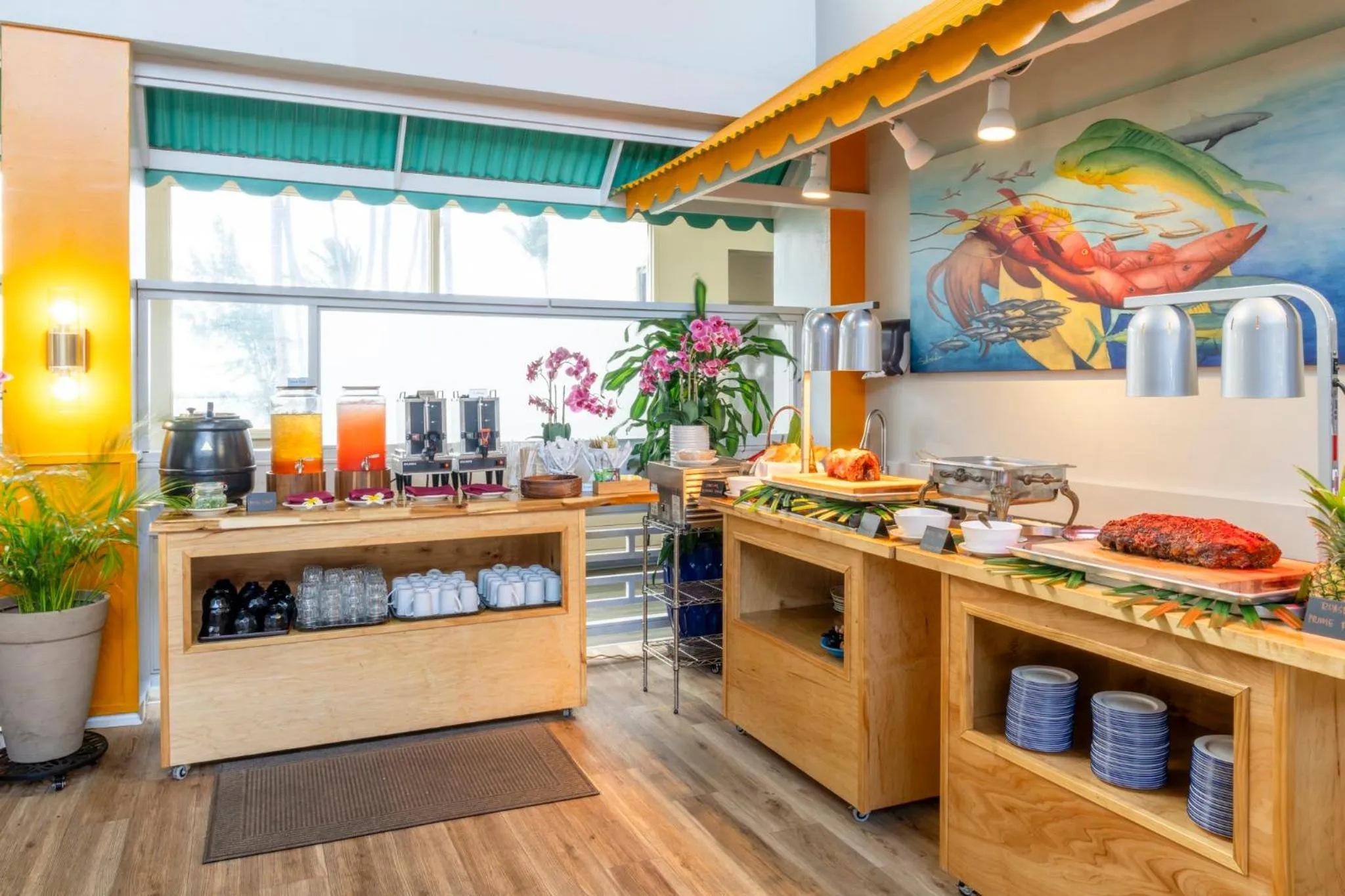 Area and facilities in Maui Beach Hotel