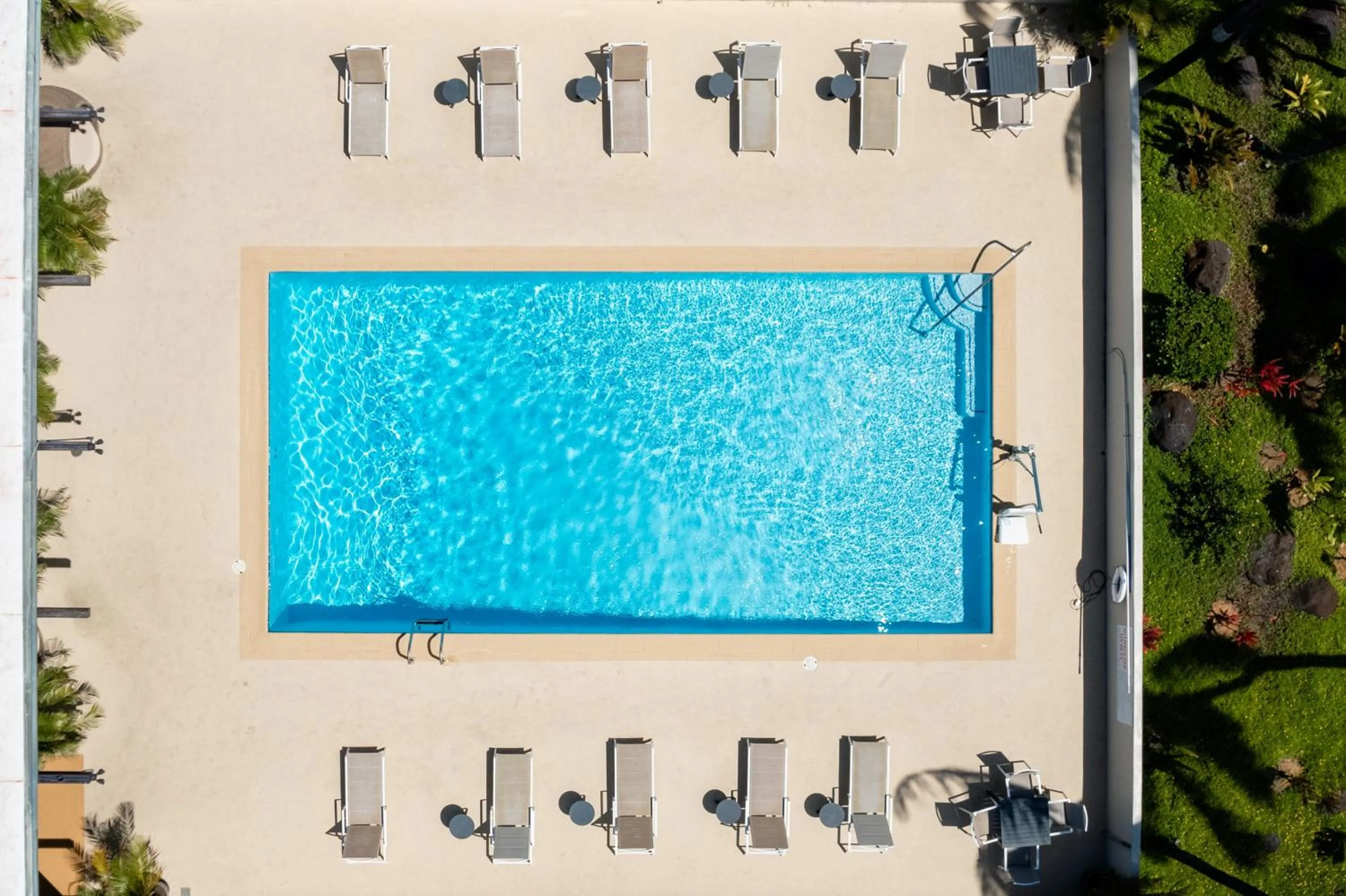 Swimming pool in Maui Beach Hotel