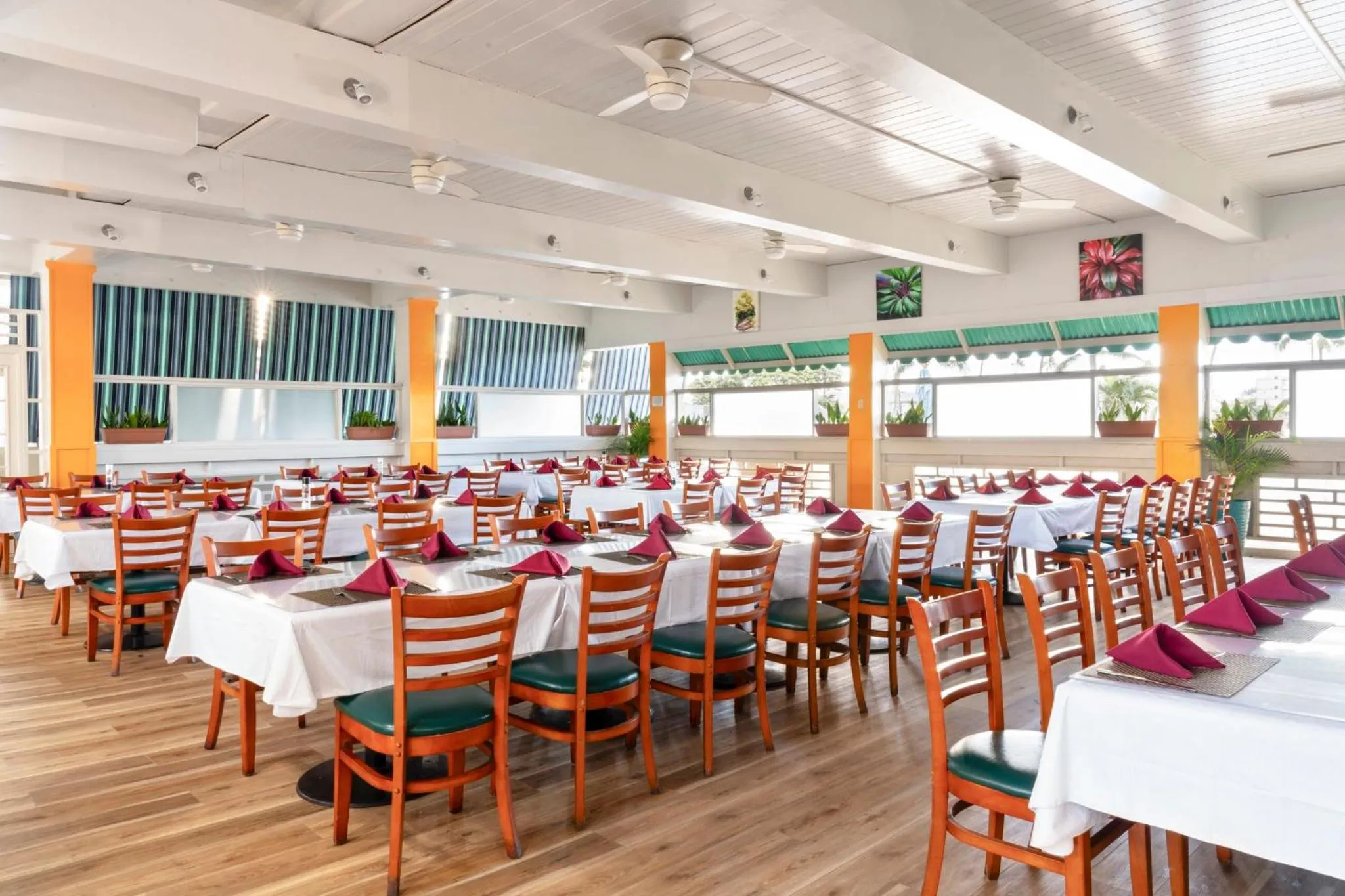 Breakfast in Maui Beach Hotel