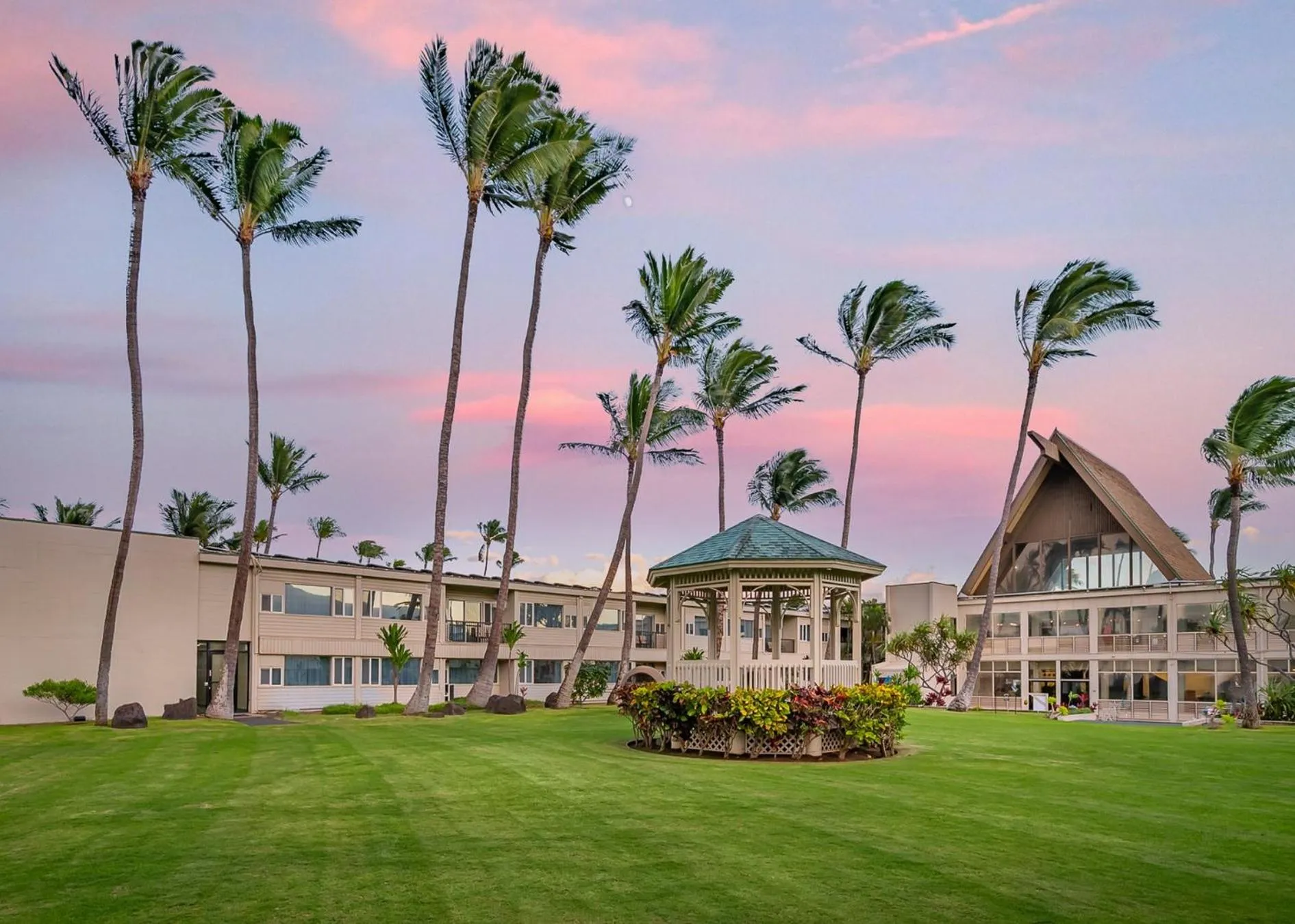 Property building in Maui Beach Hotel
