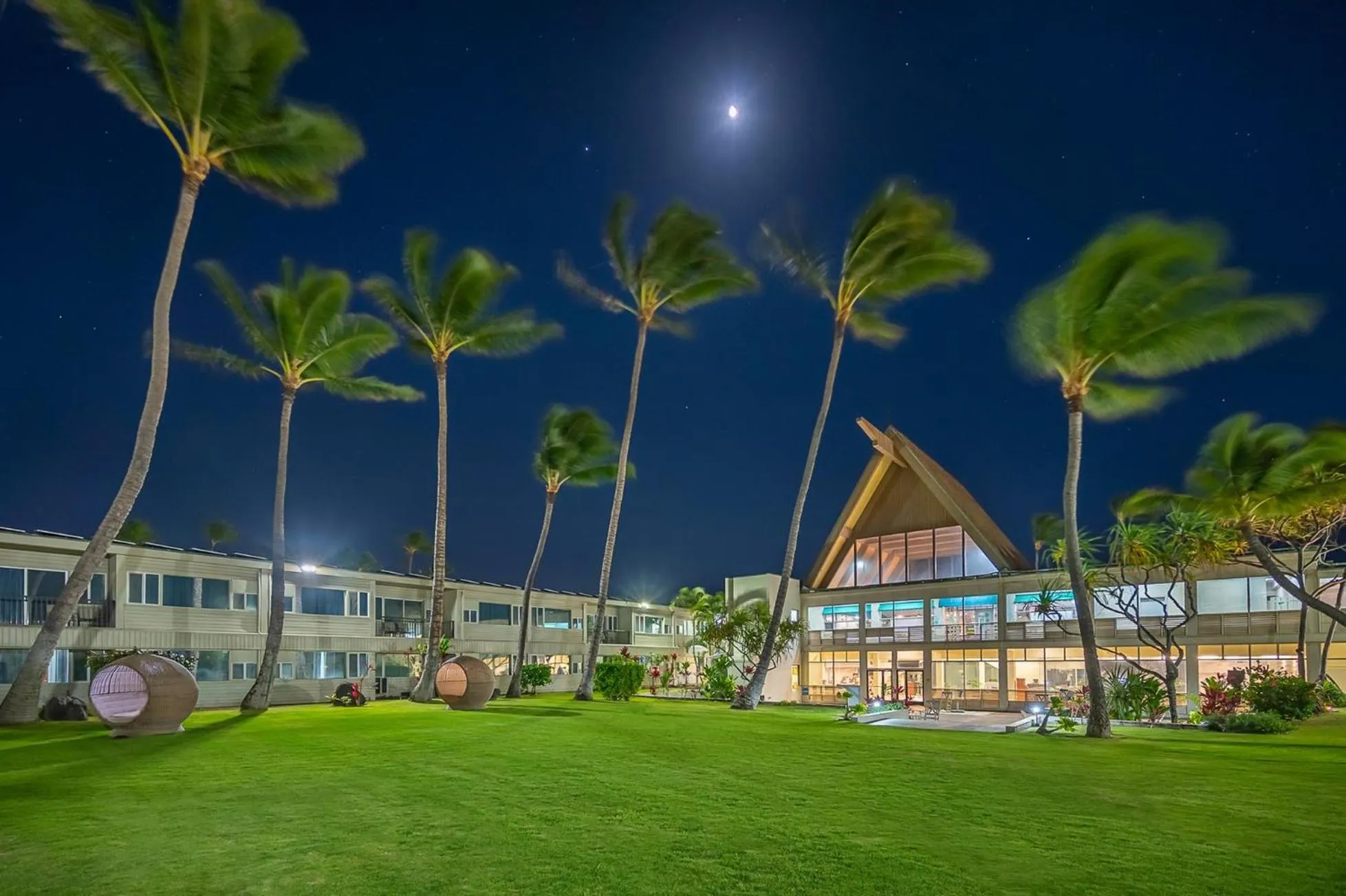 Property building in Maui Beach Hotel