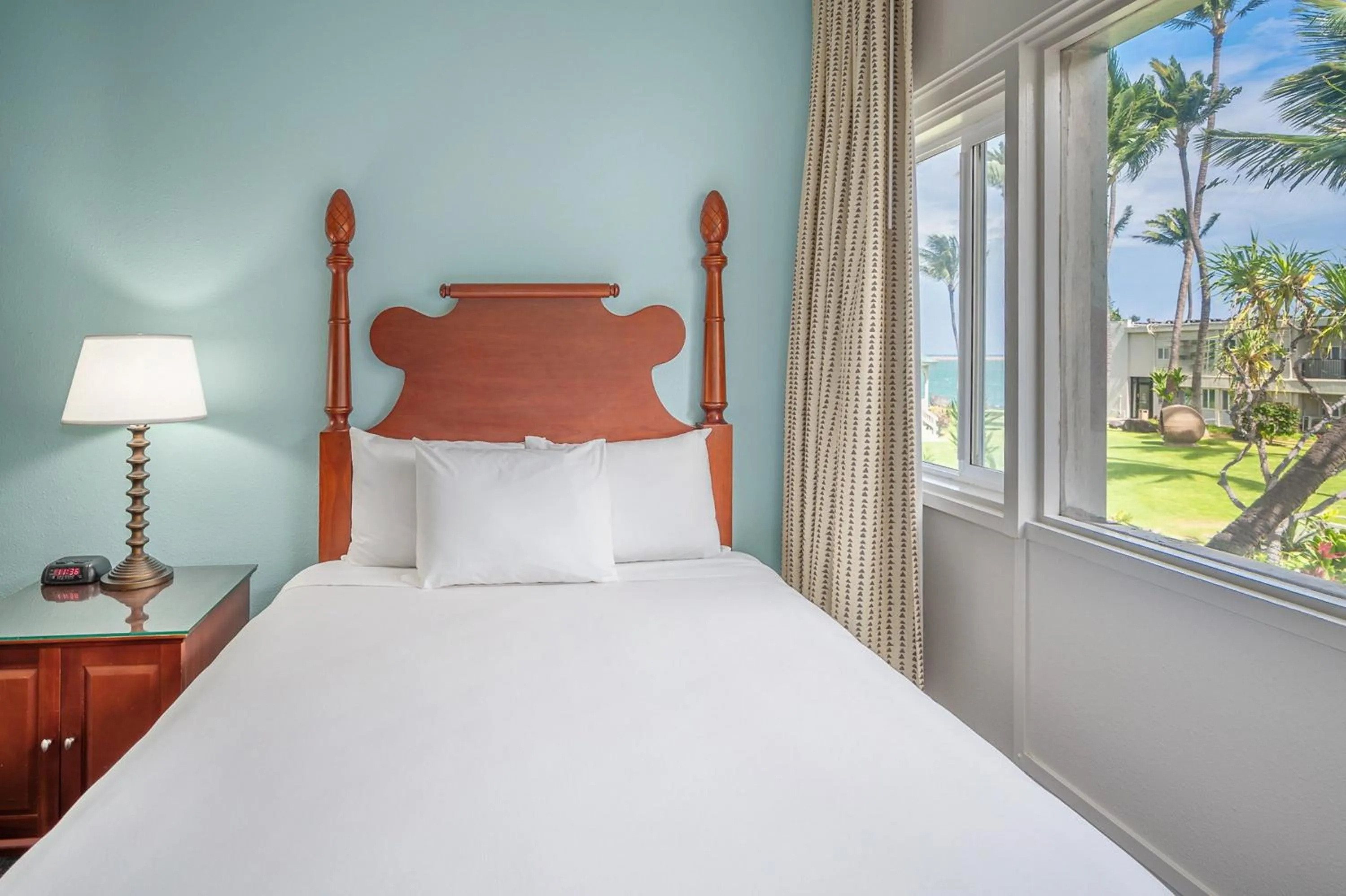 Photo of the whole room, Bed in Maui Beach Hotel