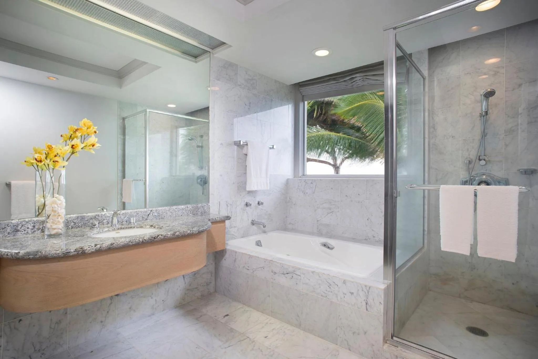 Photo of the whole room in Maui Beach Hotel