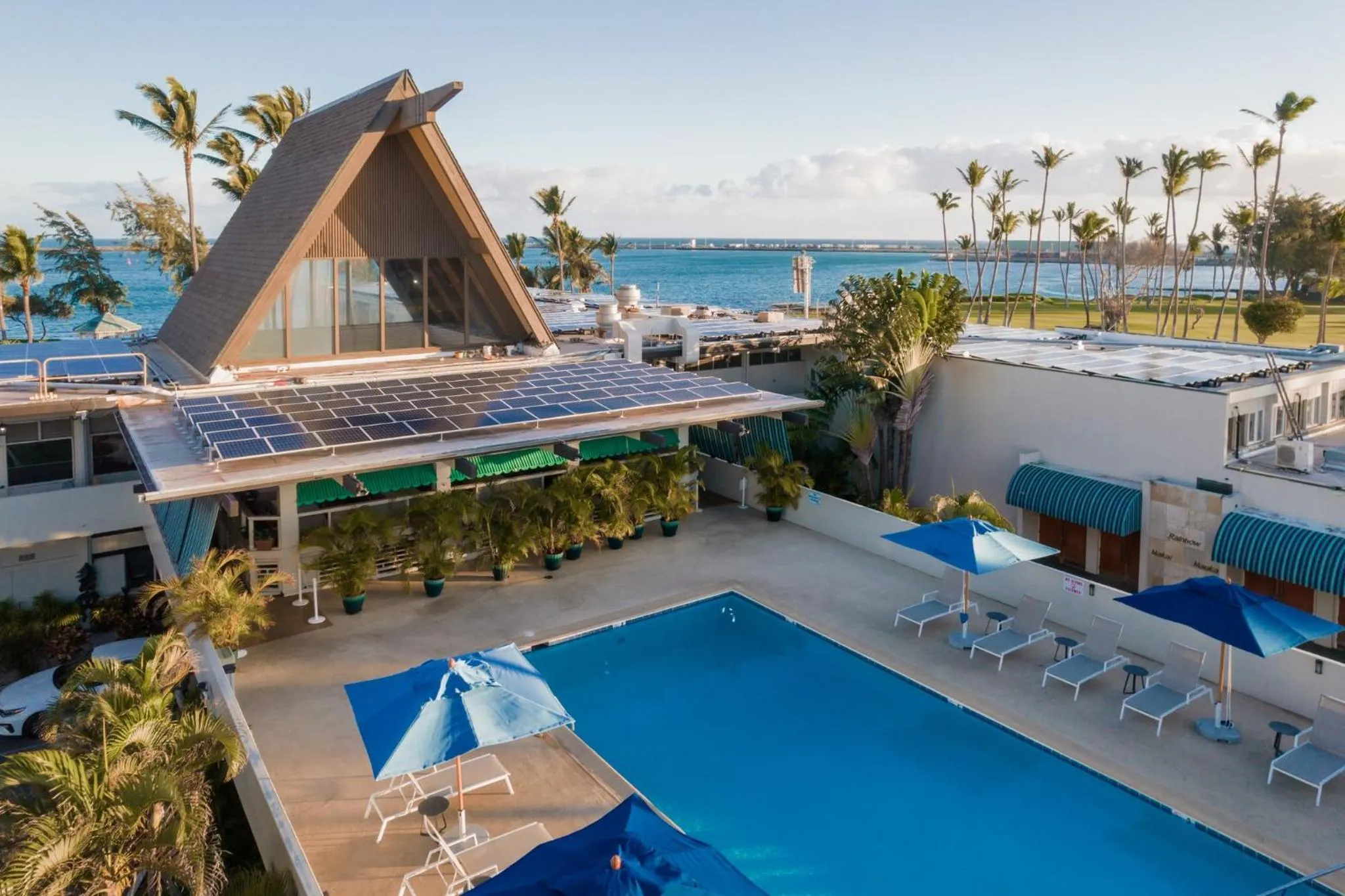 Swimming pool in Maui Beach Hotel