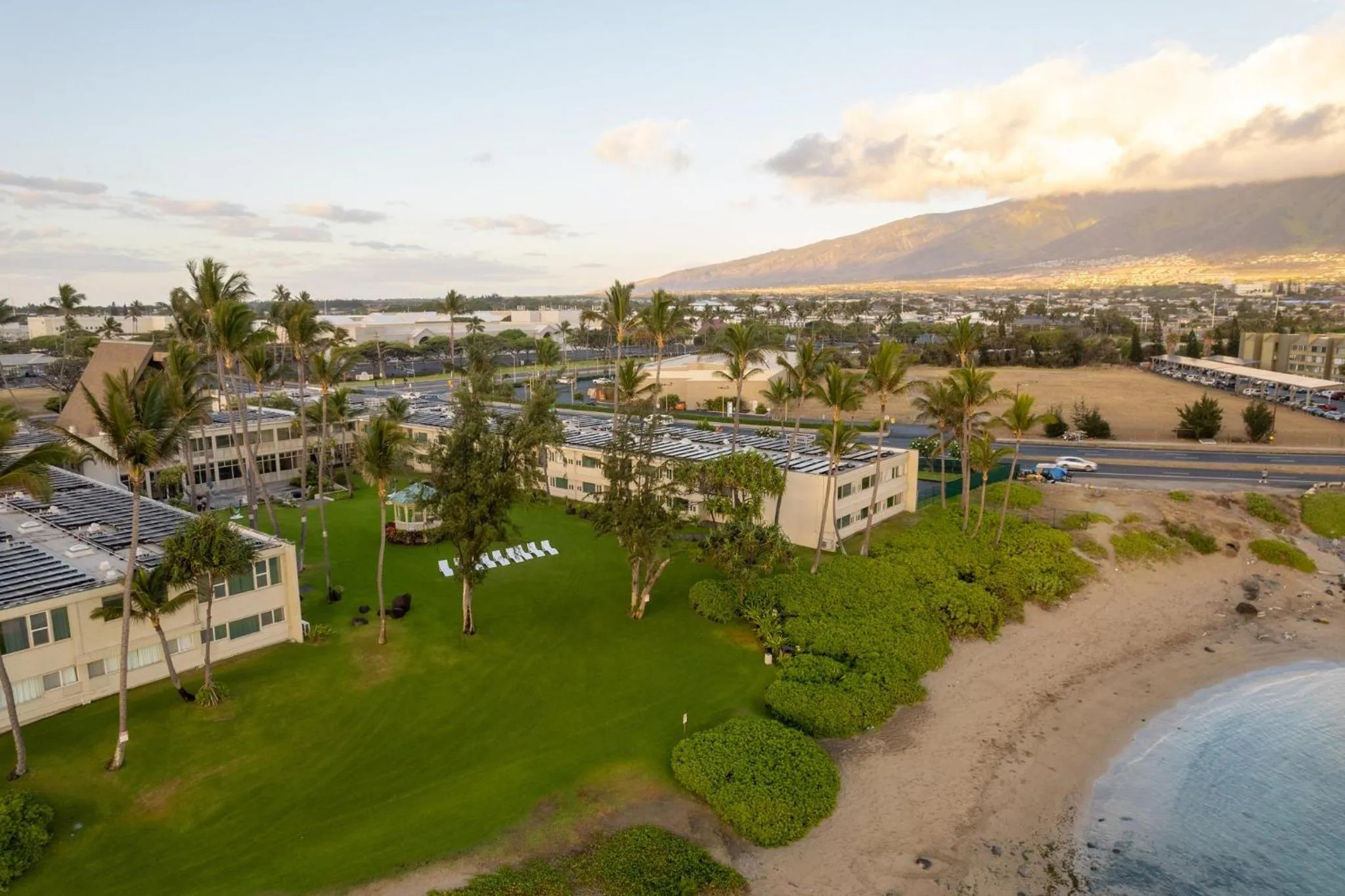 Property building in Maui Beach Hotel