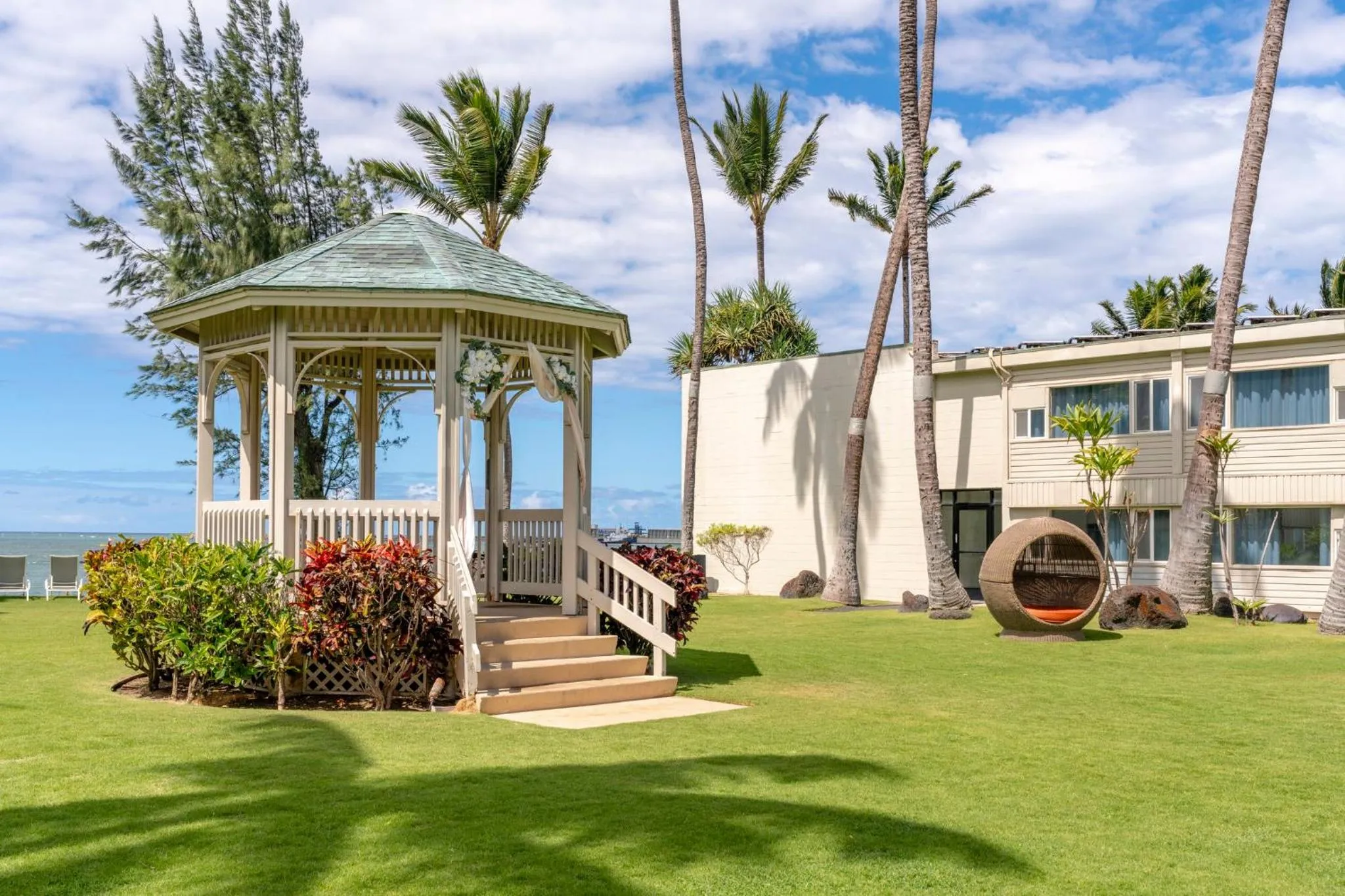 Garden in Maui Beach Hotel