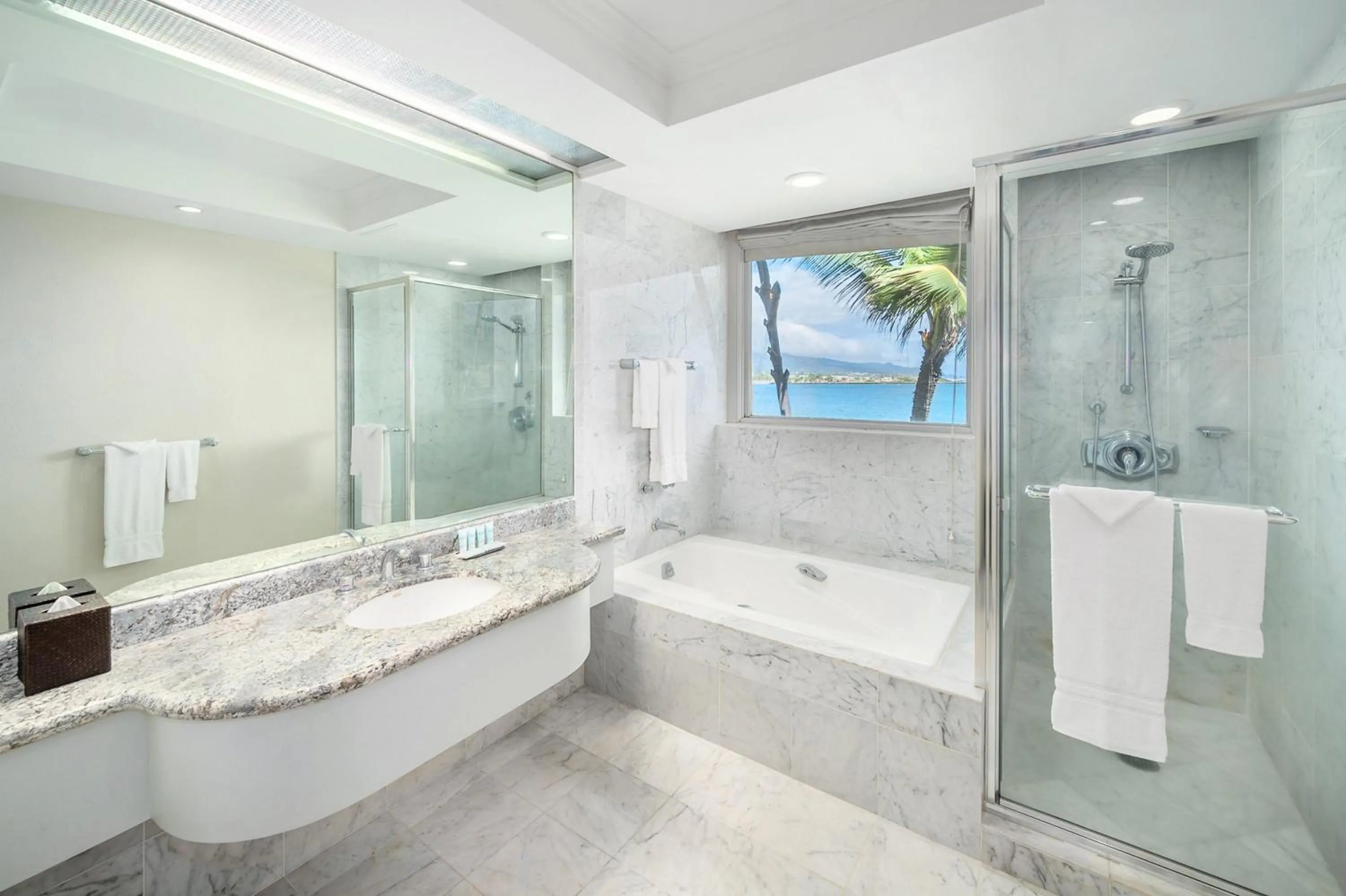 Photo of the whole room in Maui Beach Hotel