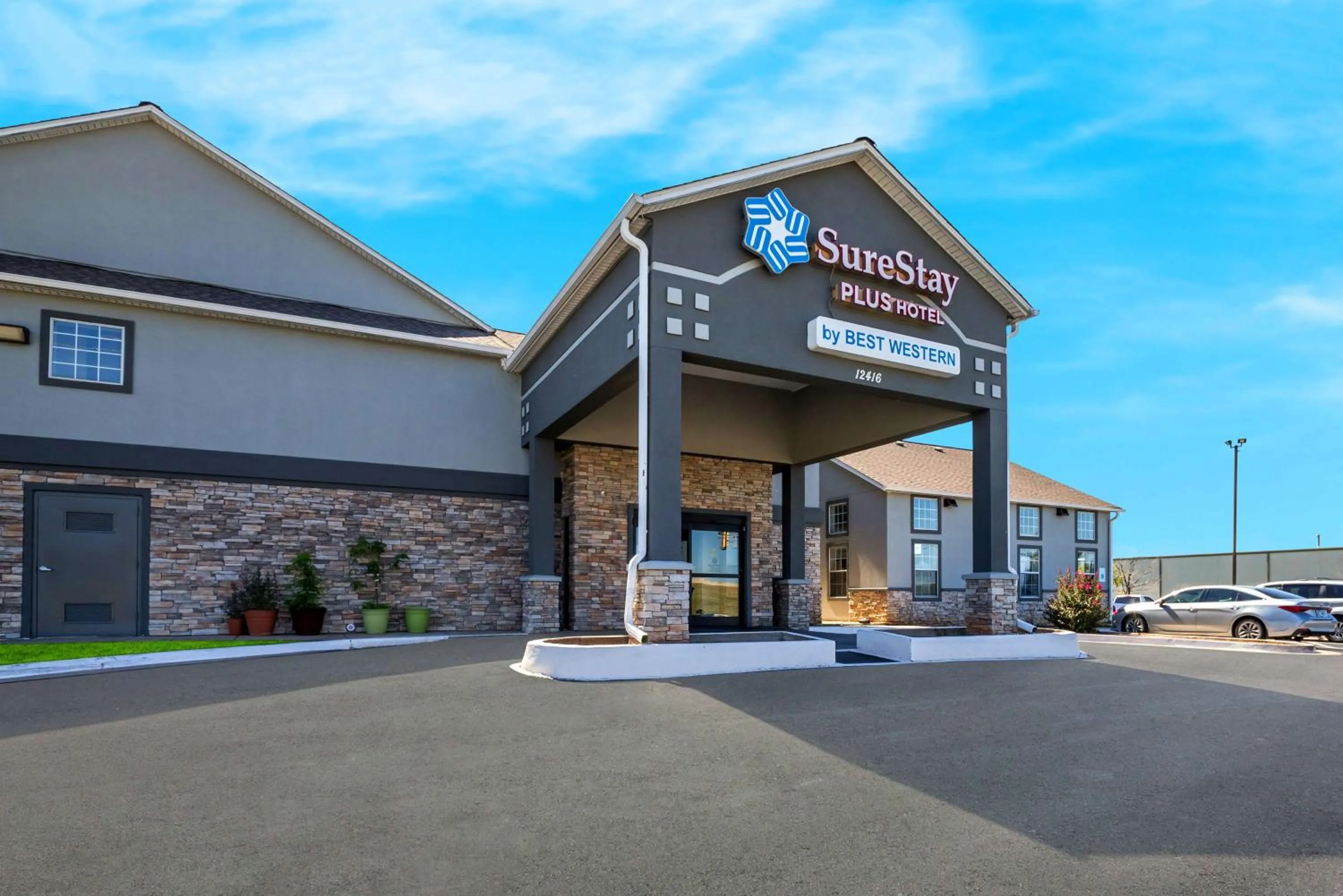 Property building in SureStay Plus Hotel by Best Western Tulsa East