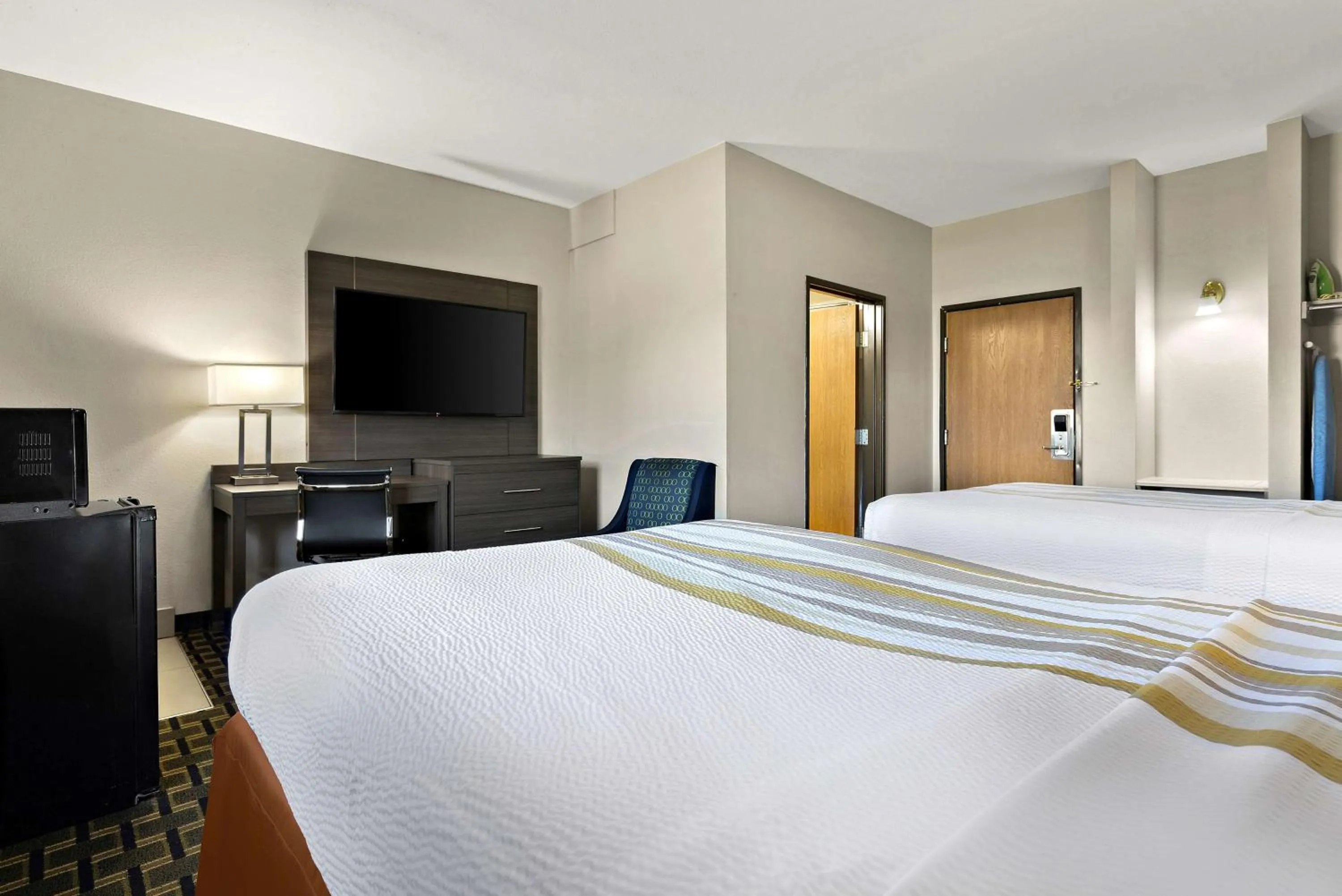 Bedroom, Bed in SureStay Plus Hotel by Best Western Tulsa East