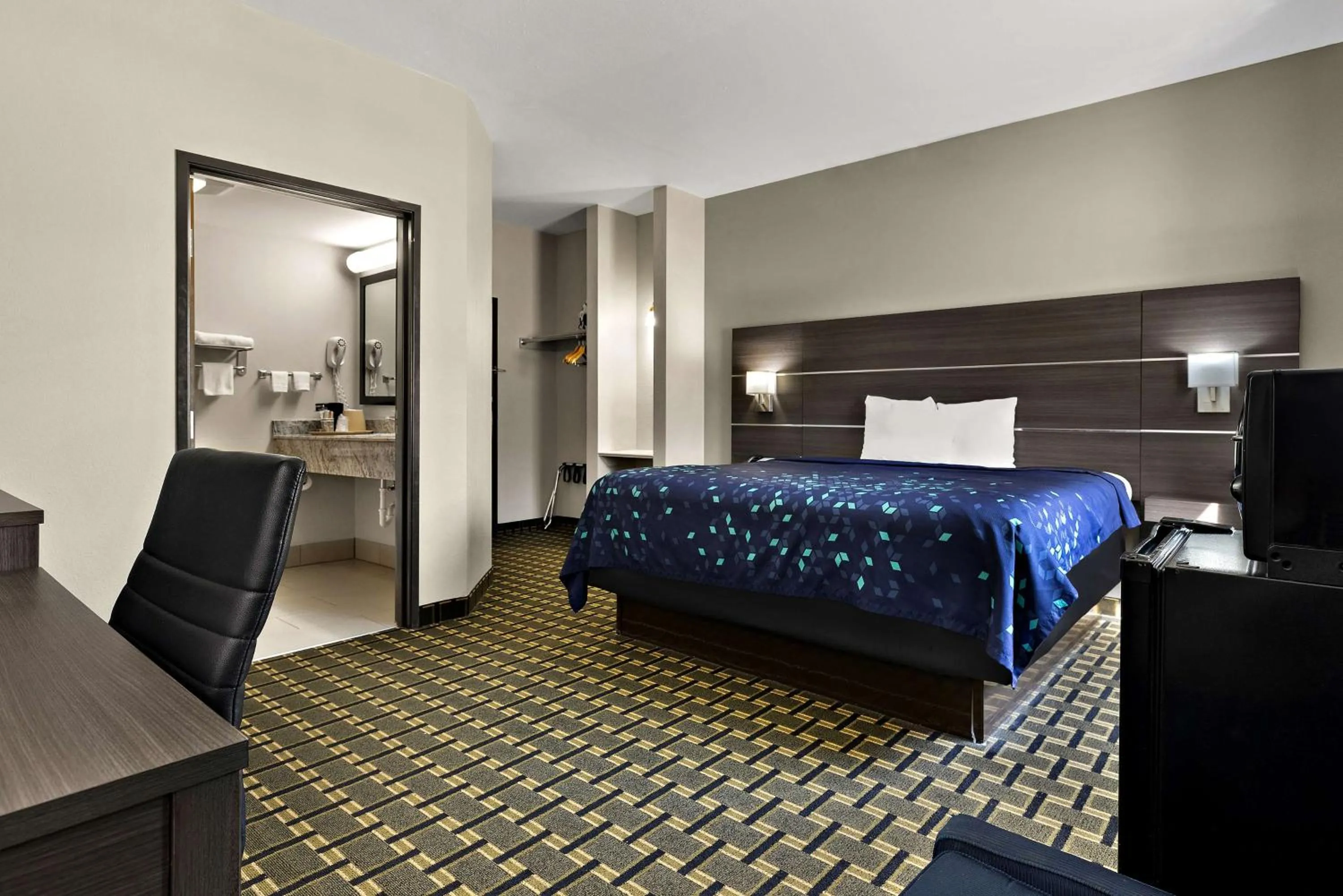 Bedroom, Bed in SureStay Plus Hotel by Best Western Tulsa East