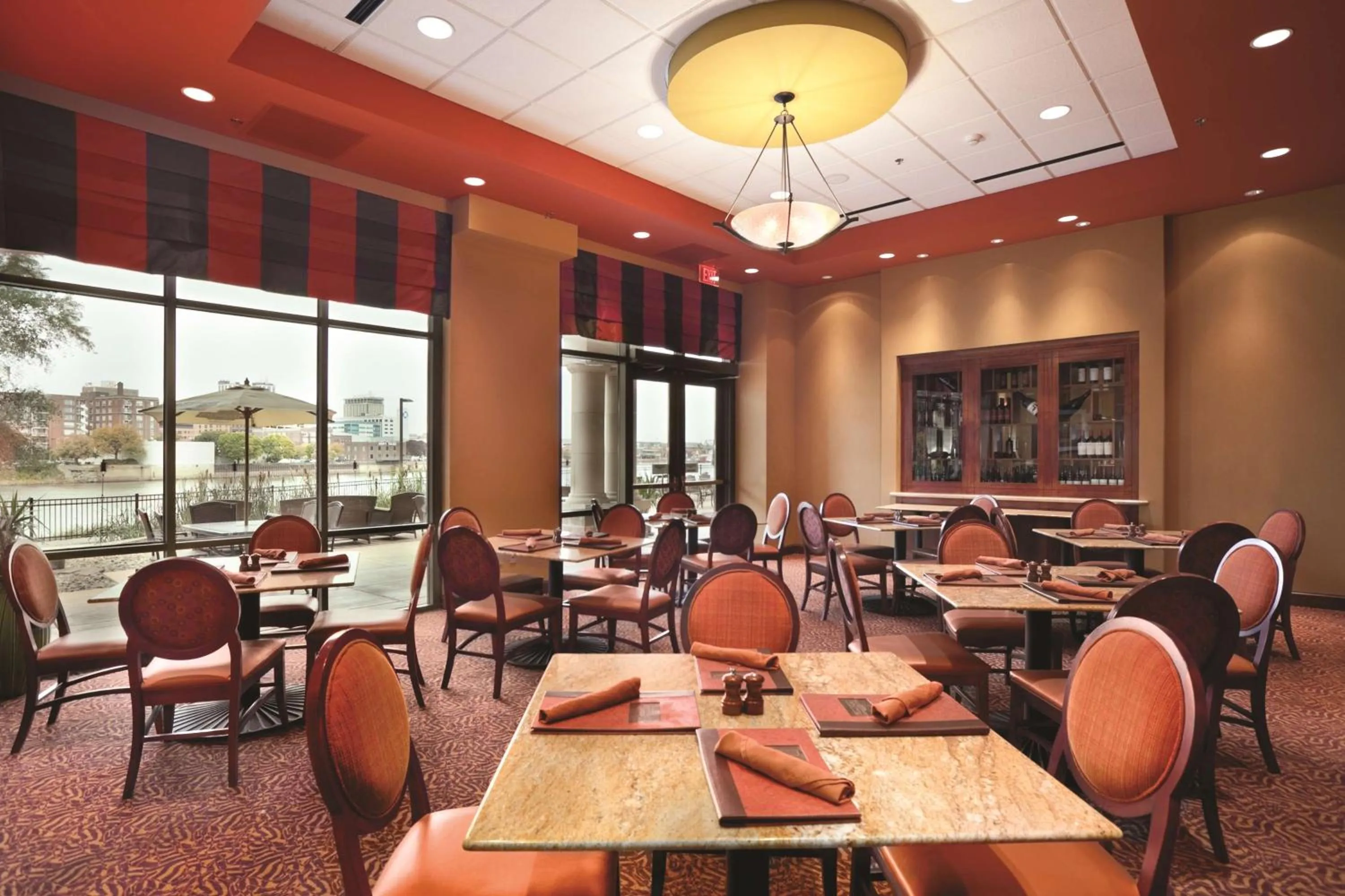 Restaurant/places to eat in Embassy Suites East Peoria Hotel and Riverfront Conference Center