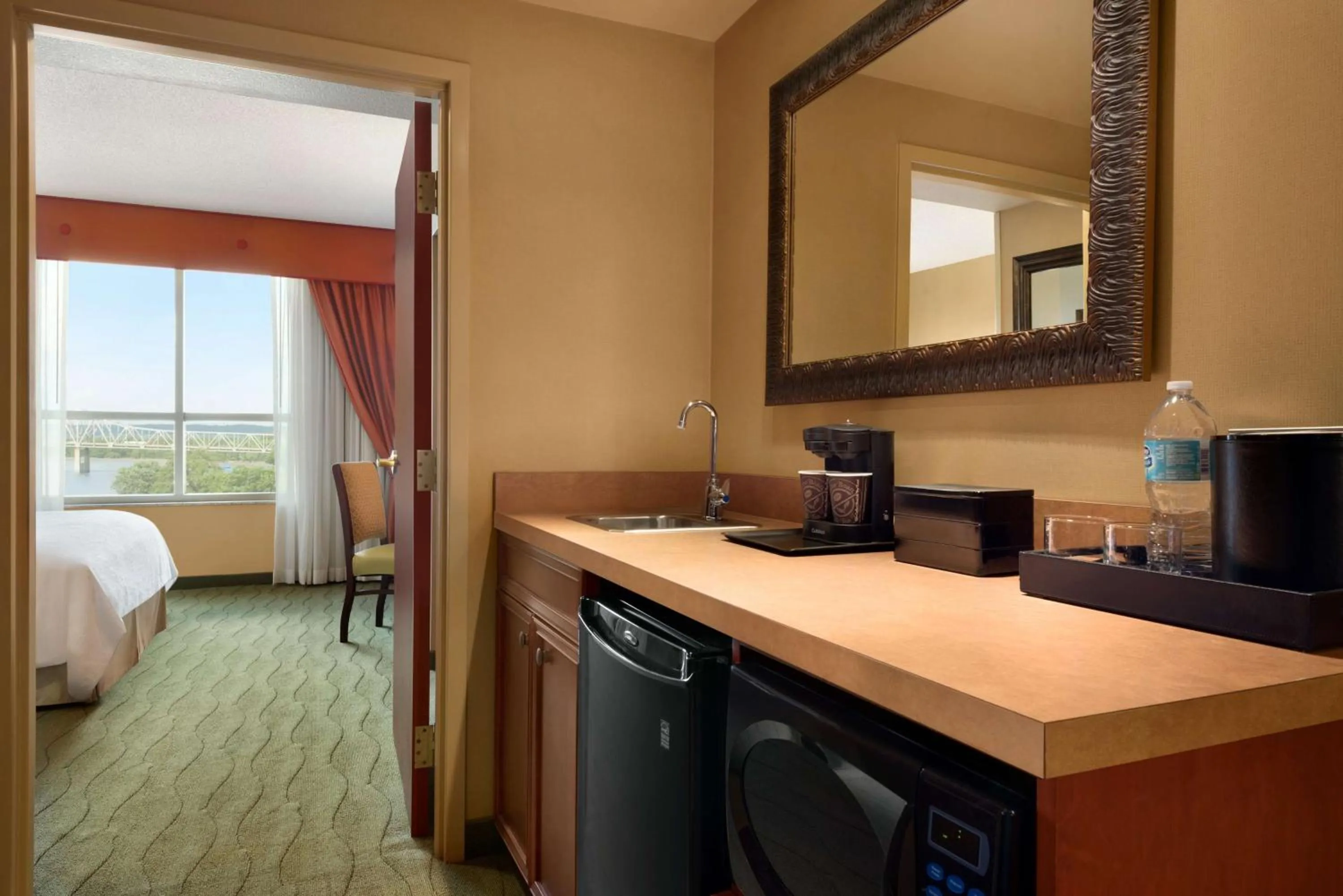 Bedroom, Bed in Embassy Suites East Peoria Hotel and Riverfront Conference Center