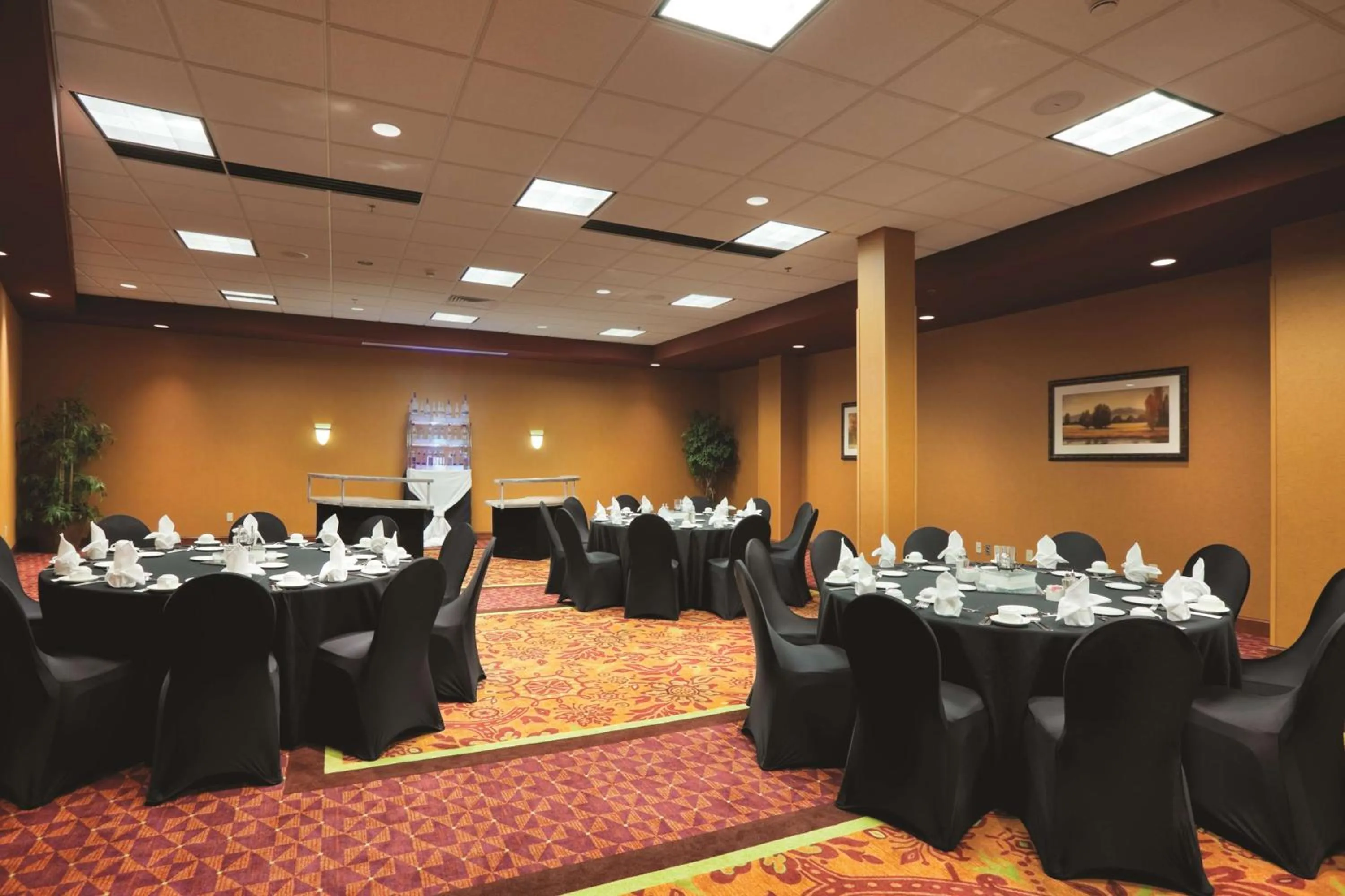 Meeting/conference room in Embassy Suites East Peoria Hotel and Riverfront Conference Center