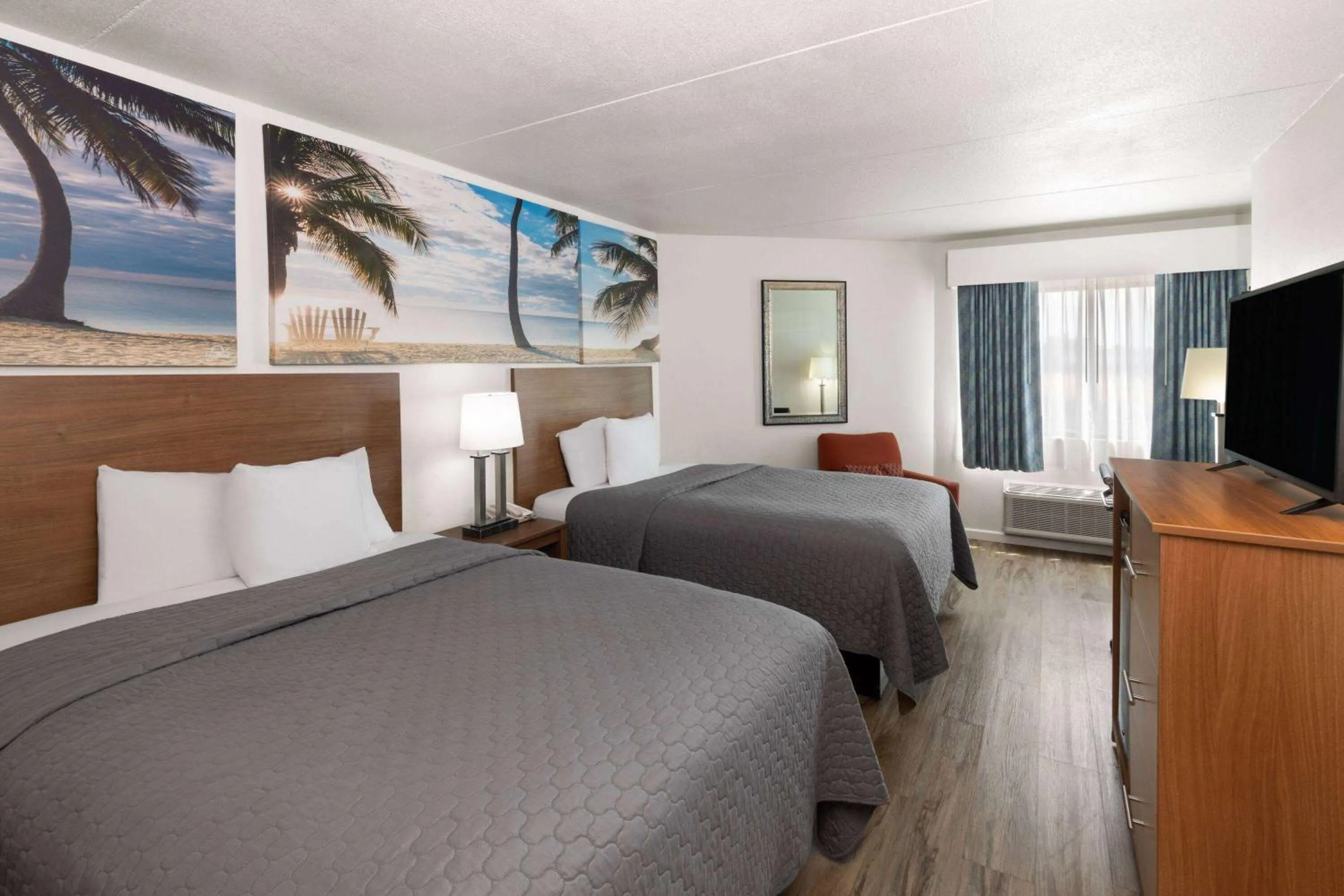 Photo of the whole room, Bed in Days Inn by Wyndham Biloxi Beach