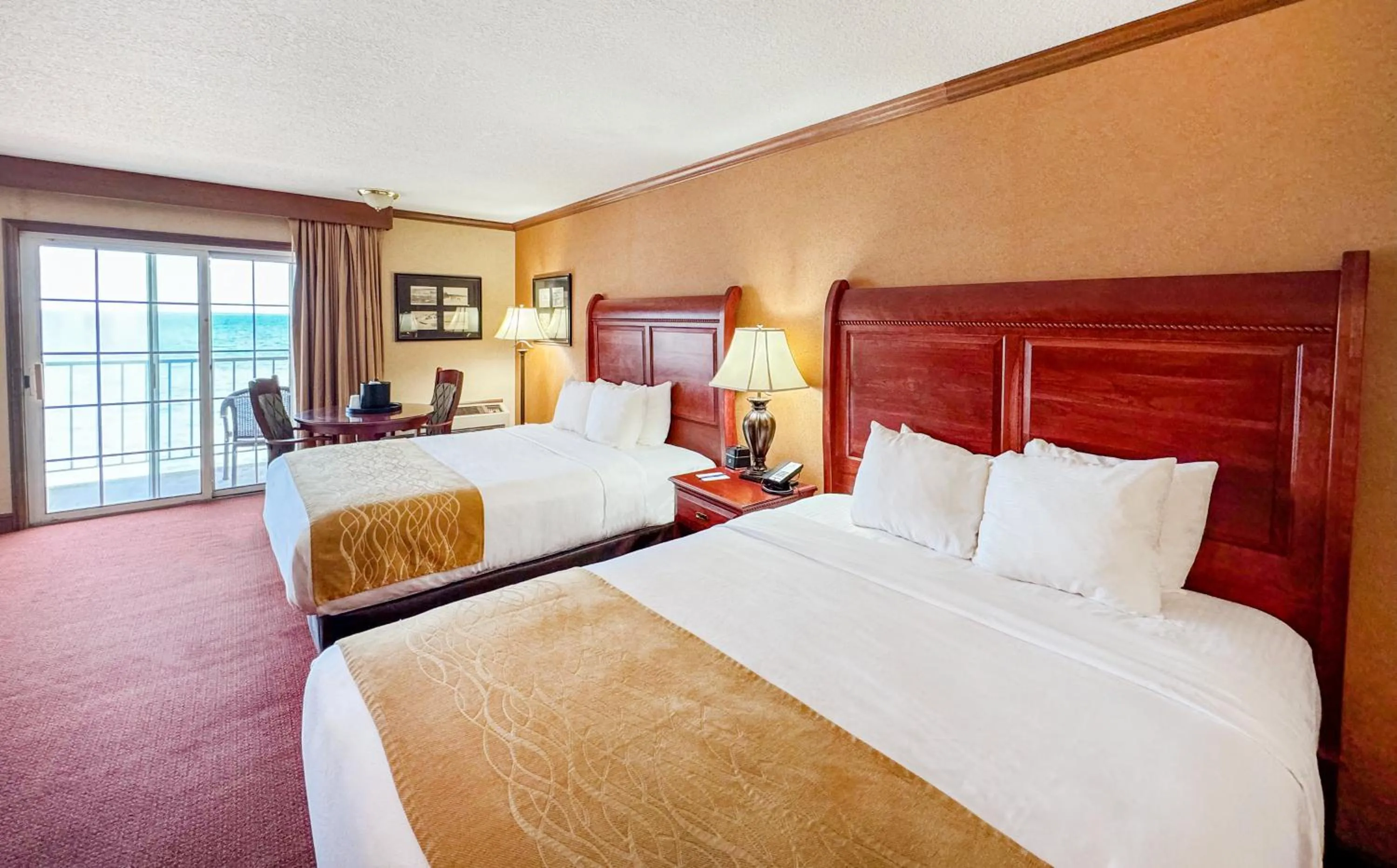 Bed in Comfort Inn Lakeside