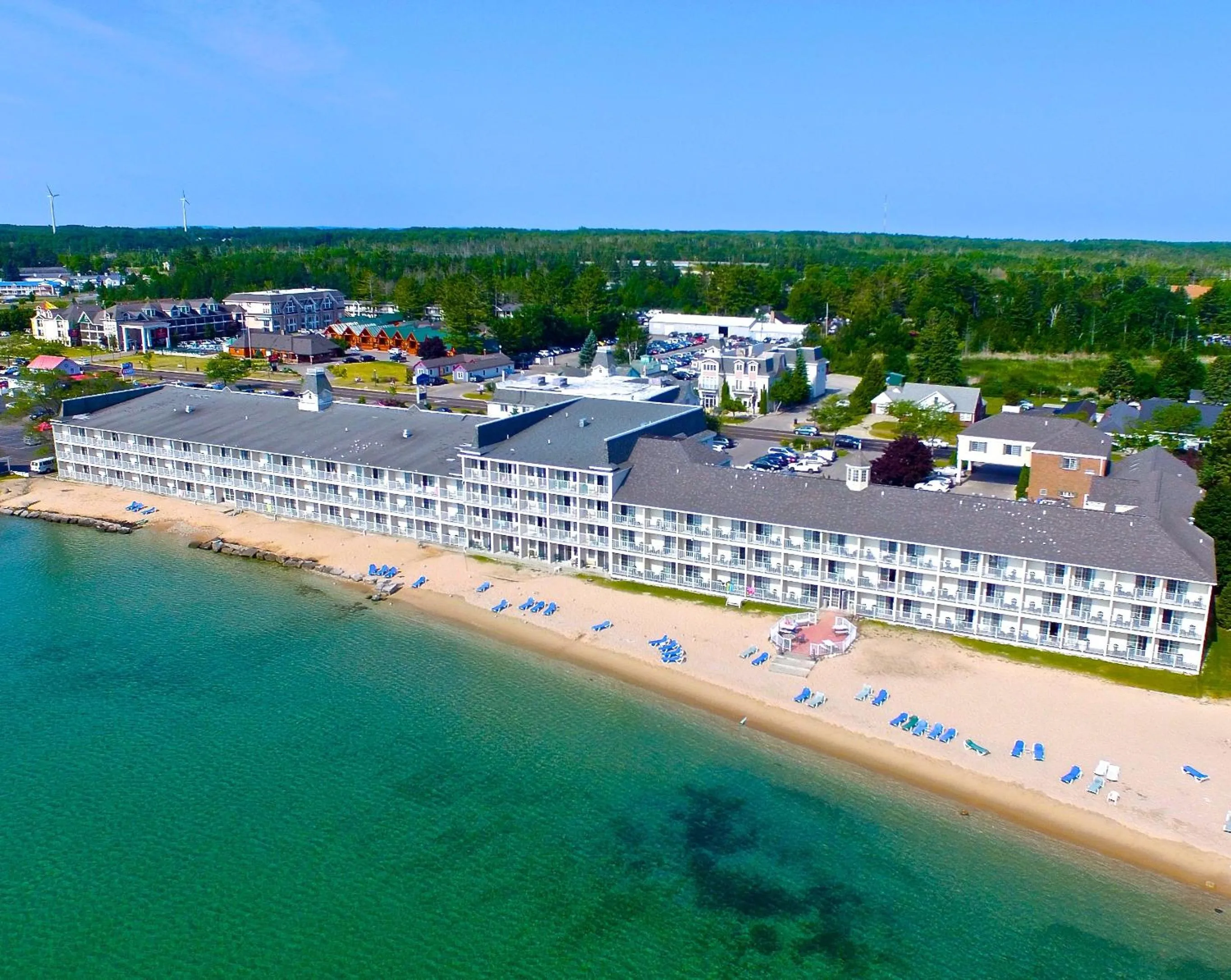 Property building in Hamilton Inn Select Beachfront Mackinaw City