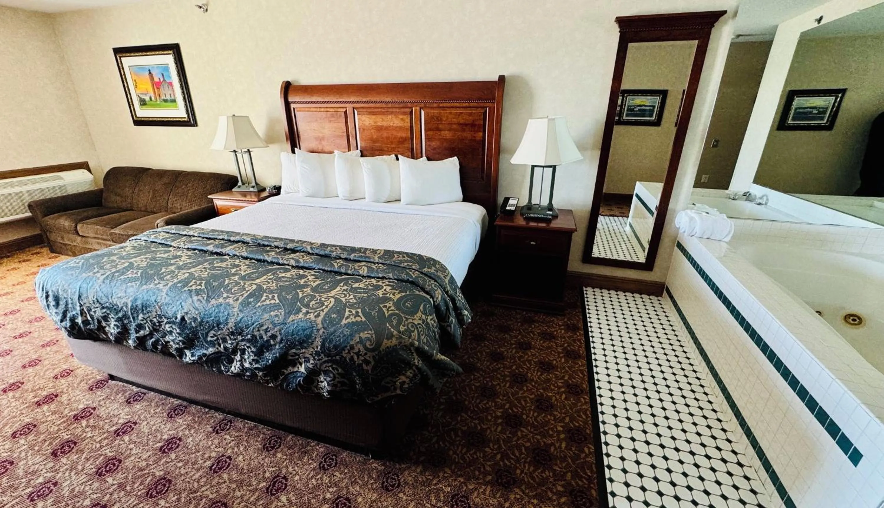 Bed in Hamilton Inn Select Beachfront Mackinaw City