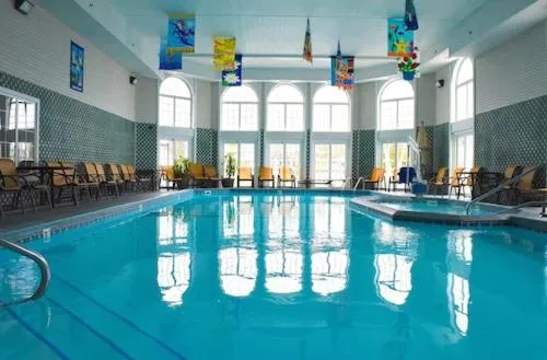 Swimming pool in Hamilton Inn Select Beachfront Mackinaw City
