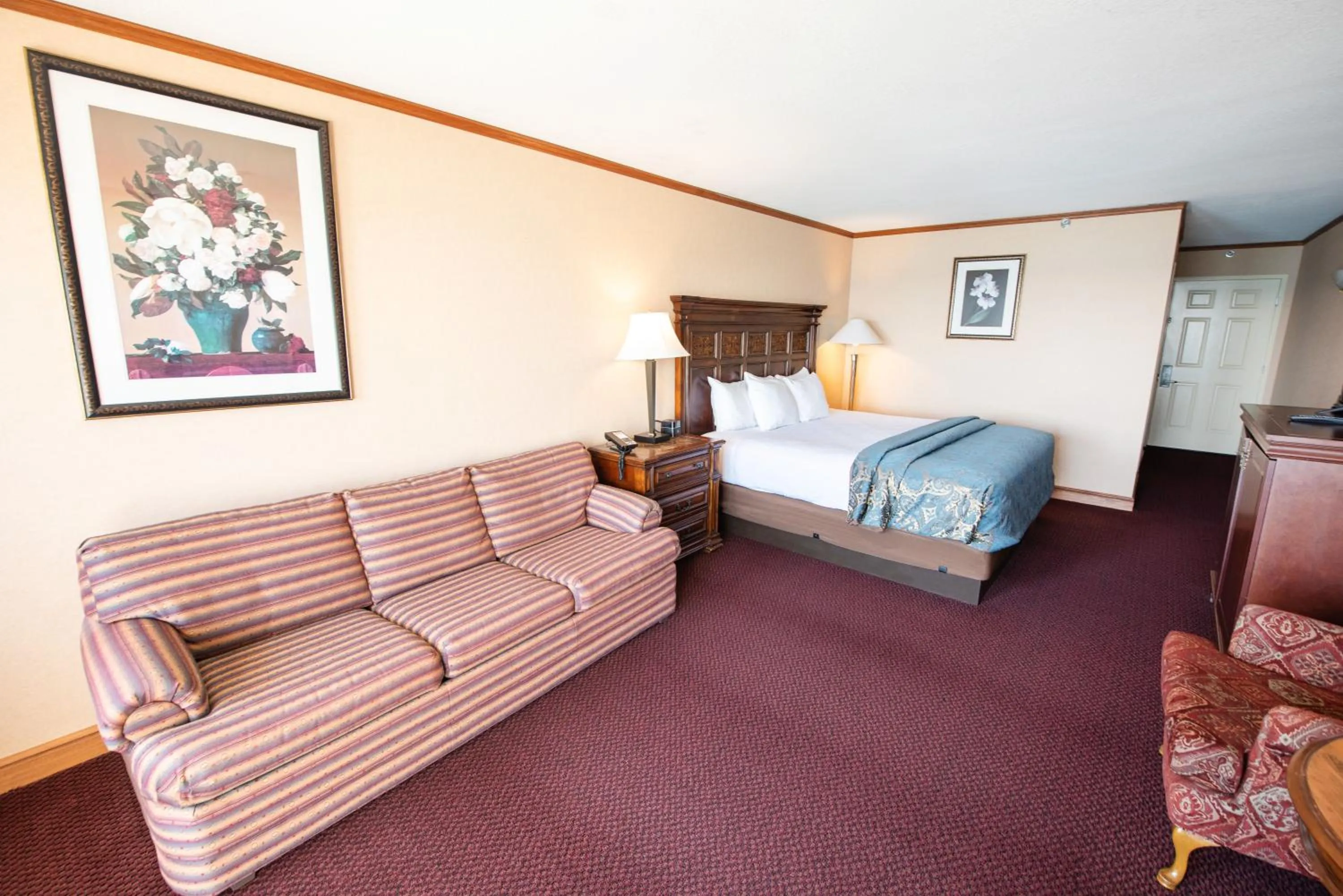 Bed in Hamilton Inn Select Beachfront Mackinaw City