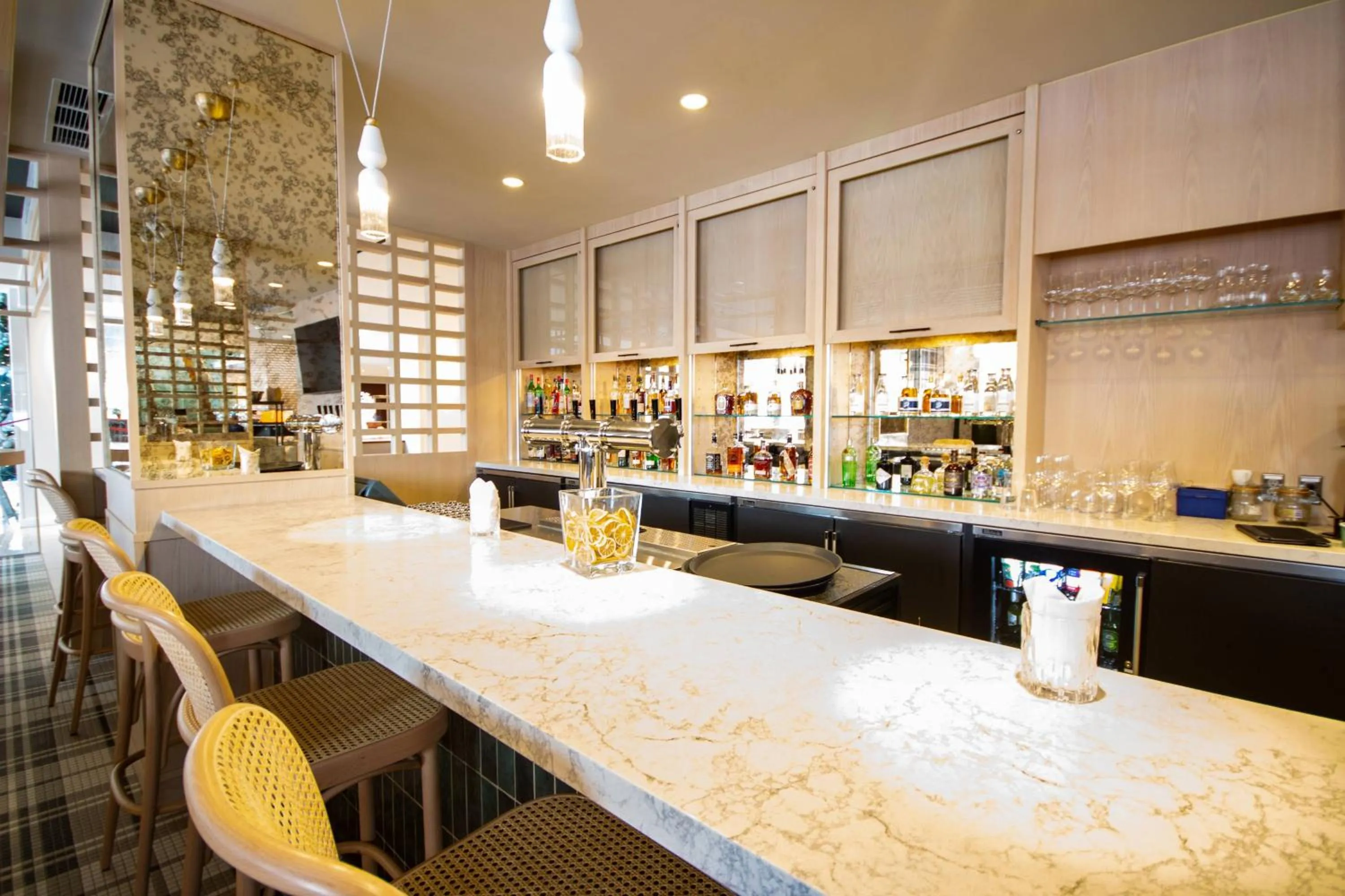 Lounge or bar in Delta Hotels by Marriott Ottawa City Centre