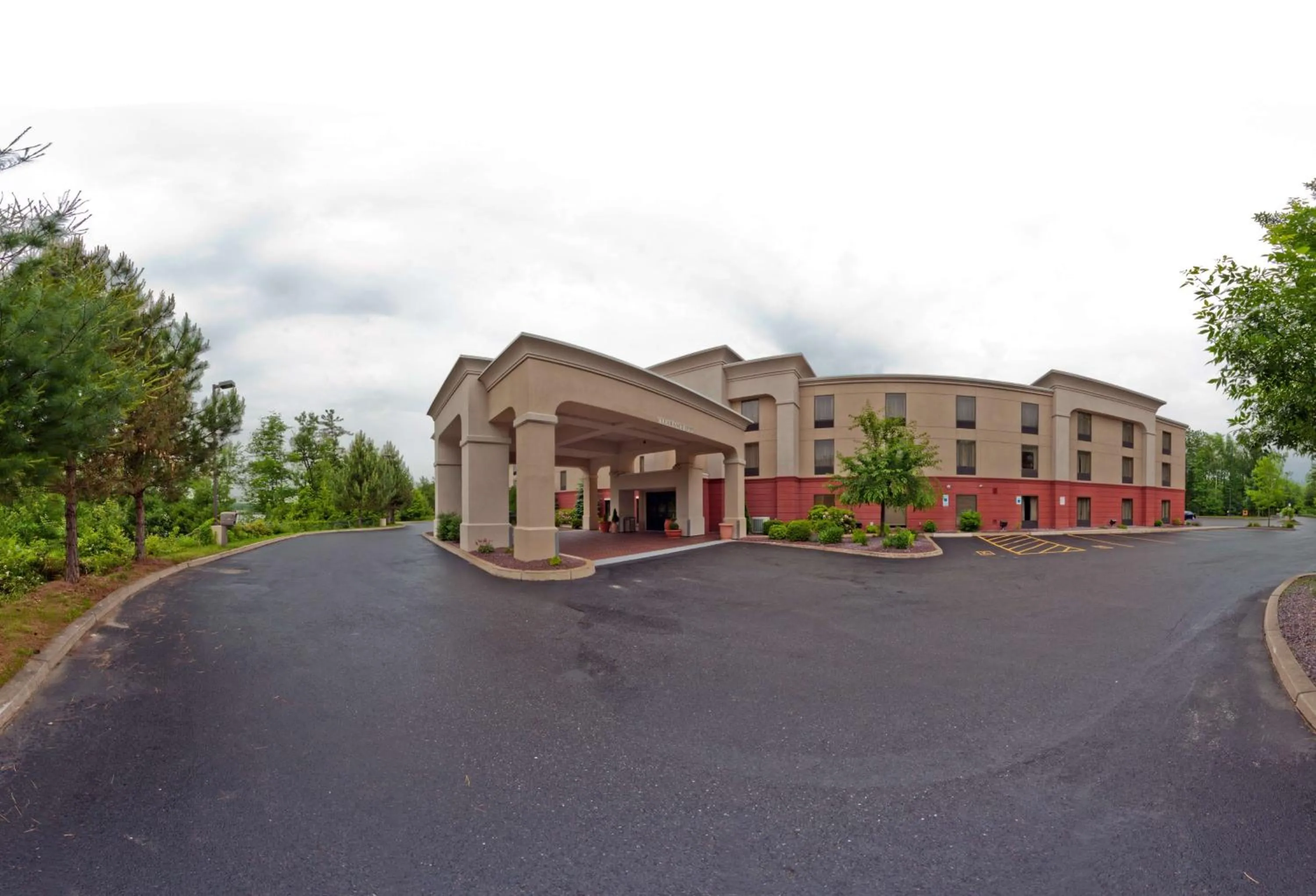 Property building in Hampton Inn Auburn