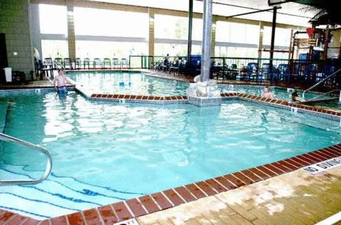 Swimming pool in Cabins of Mackinac & Lodge