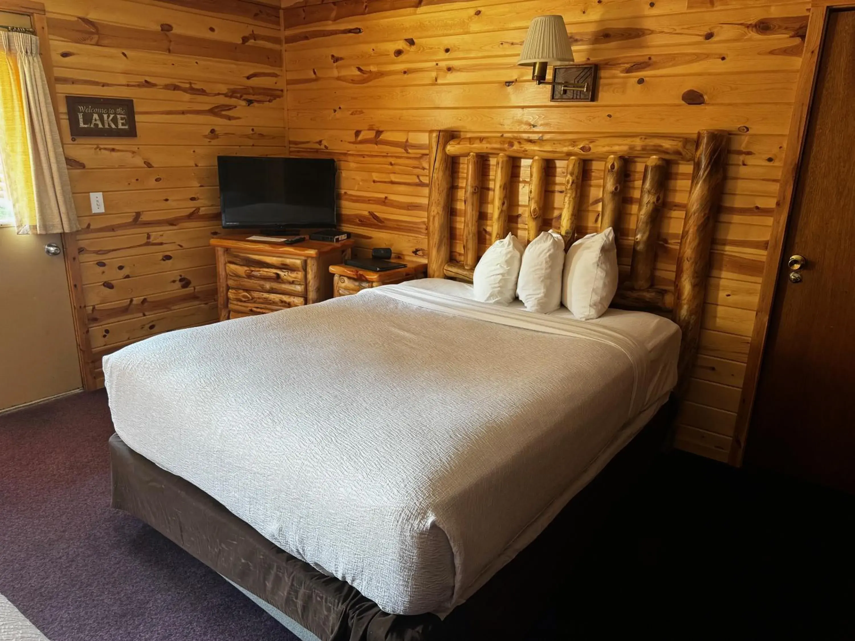 Chalet with One Queen Bed in Cabins of Mackinac & Lodge Chalet with One Queen Bed in Cabins of Mackinac & Lodge