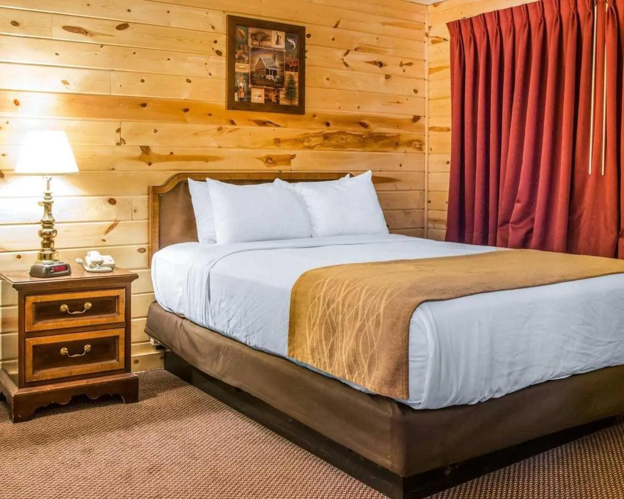 Bed in Cabins of Mackinac & Lodge