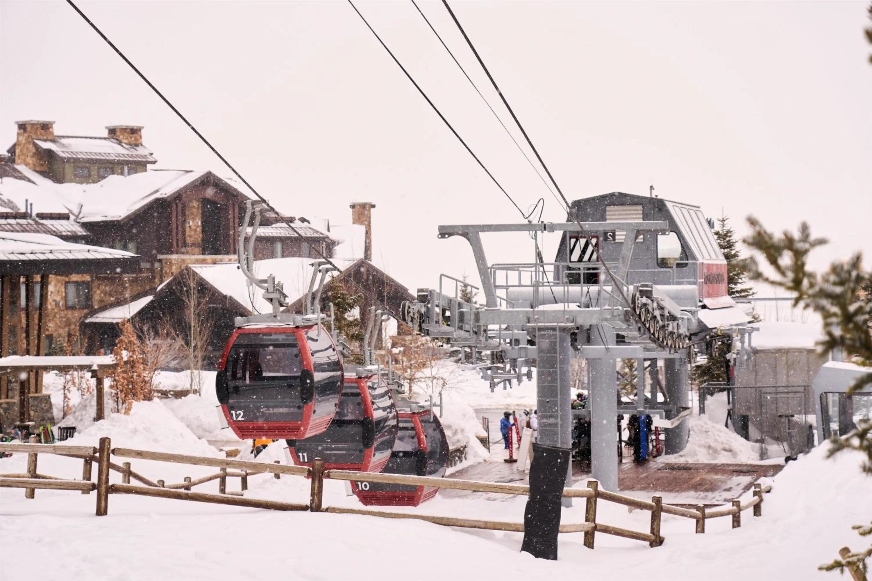 Property building in Waldorf Astoria Park City