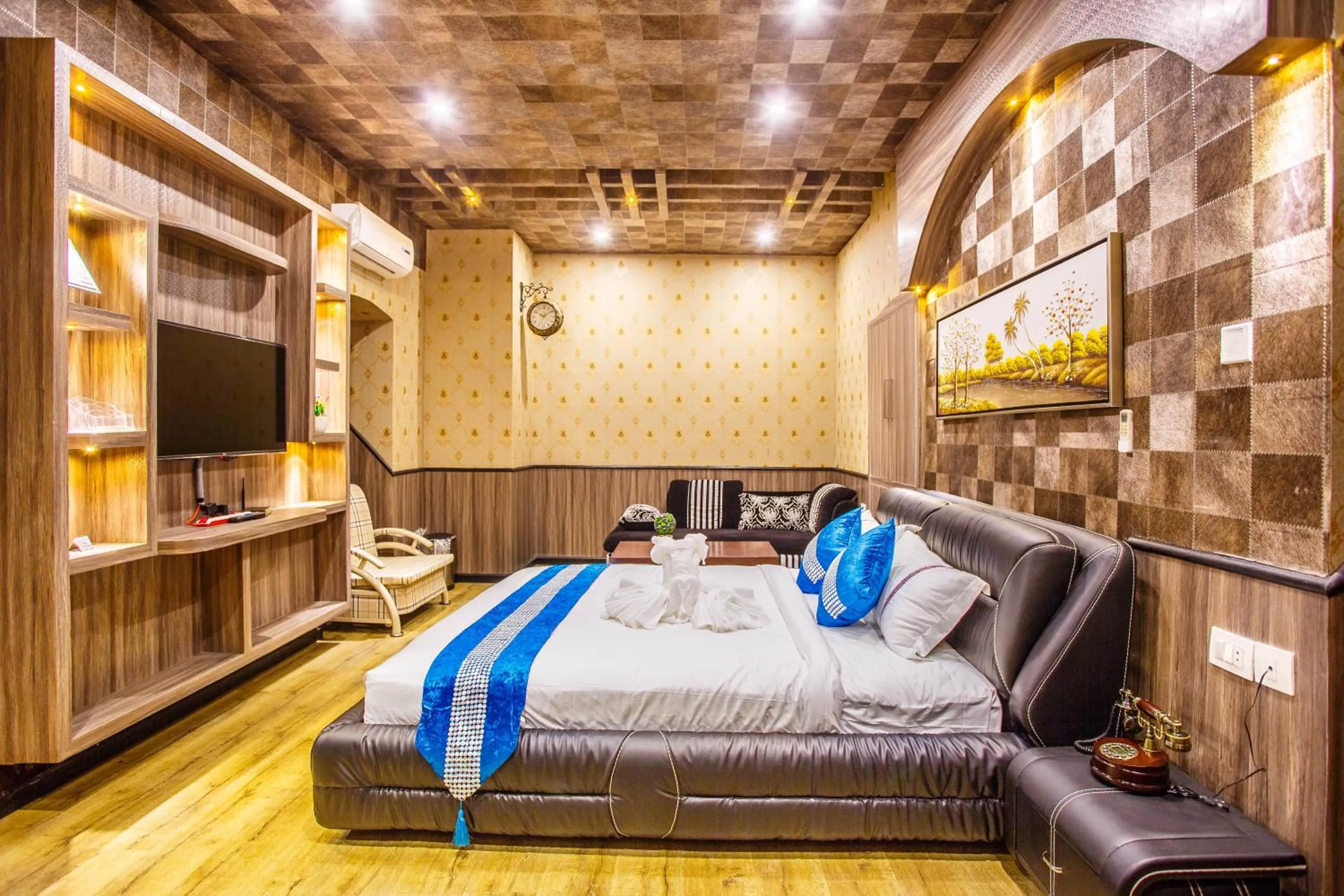 Shower, Bed in Royal Empire Boutique Hotel