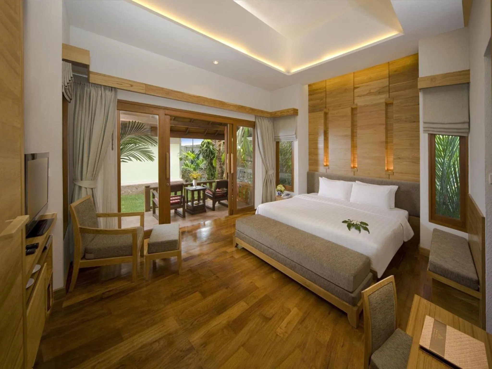 Bed in Thai House Beach Resort