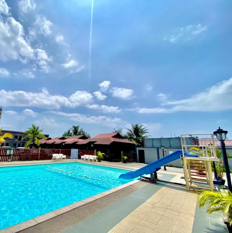 Swimming pool in Langgura Baron Resort