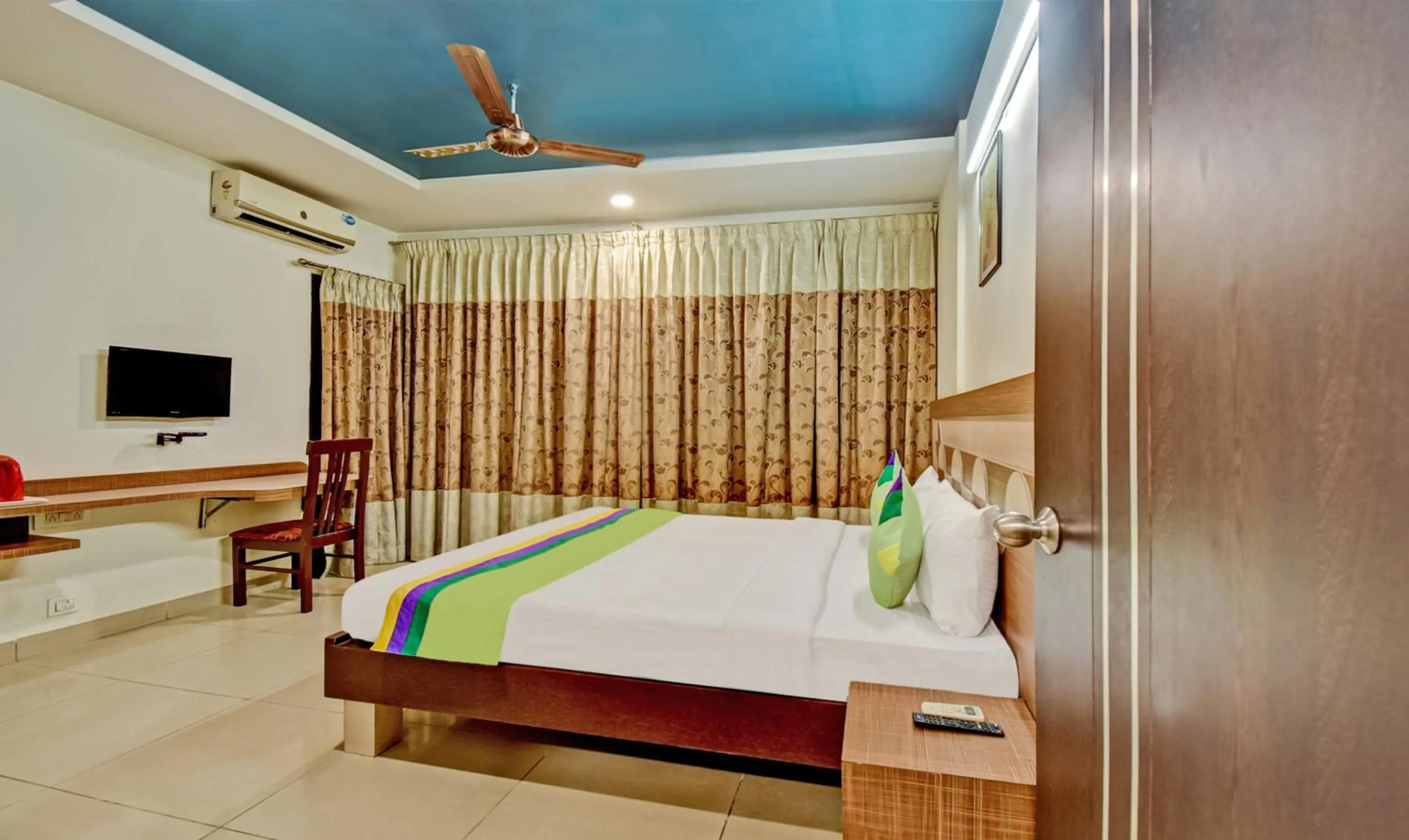 Bedroom, Bed in Treebo Raj Elegance Manyata Tech Park