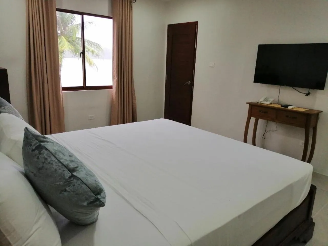 Bed in Nirvana Resort Puerto Galera