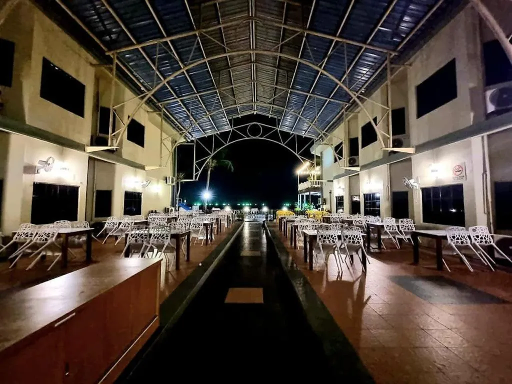 Restaurant/places to eat in Best Star Resort