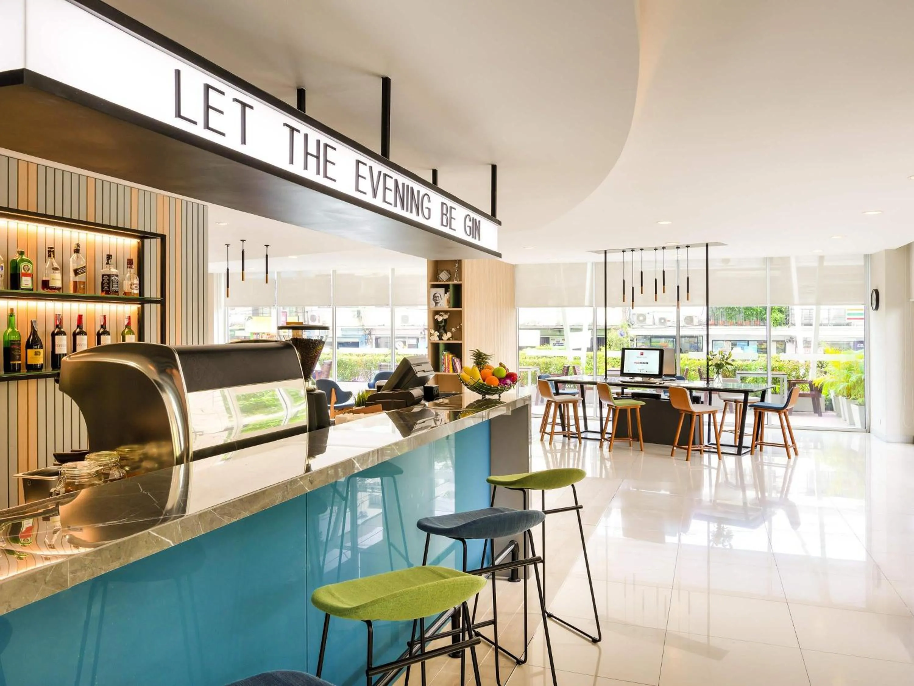 Lounge or bar in ibis Bangkok Sathorn
