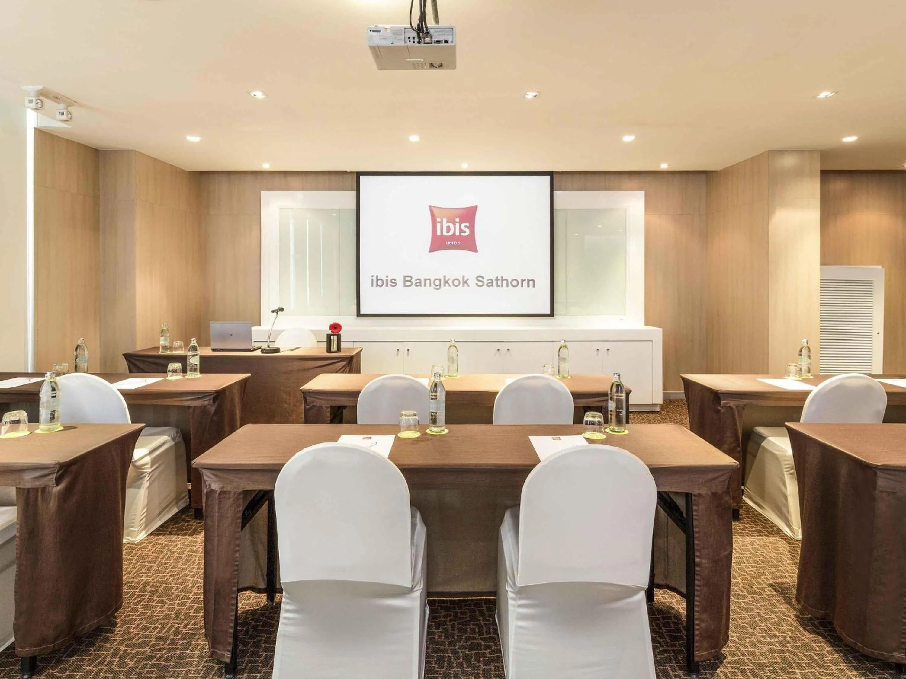 Meeting/conference room in ibis Bangkok Sathorn