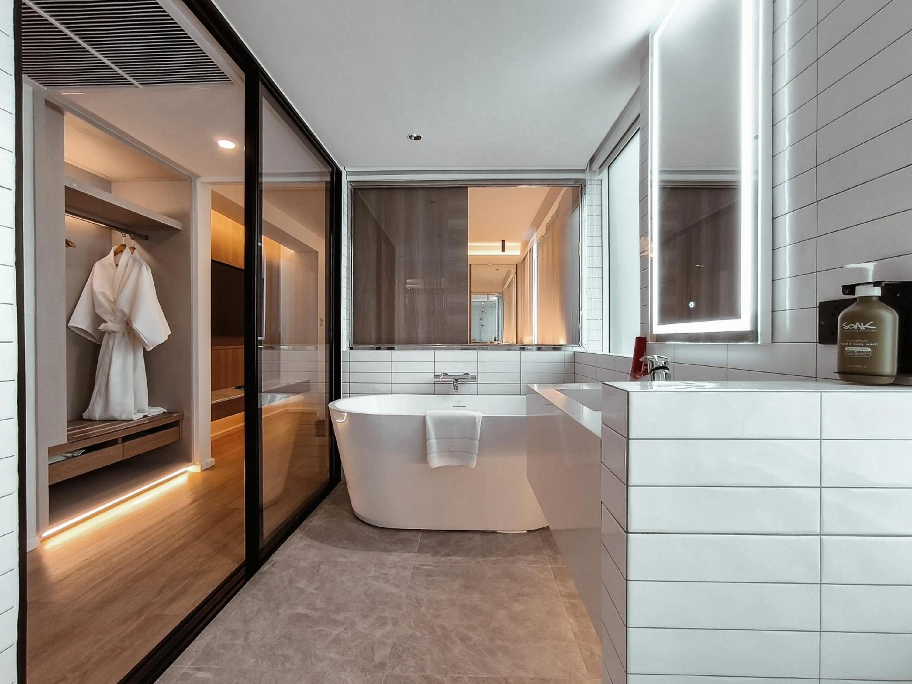 Bathroom, Bed in Citrus Sukhumvit 13 Nana Bangkok by Compass Hospitality - Newly Renovated